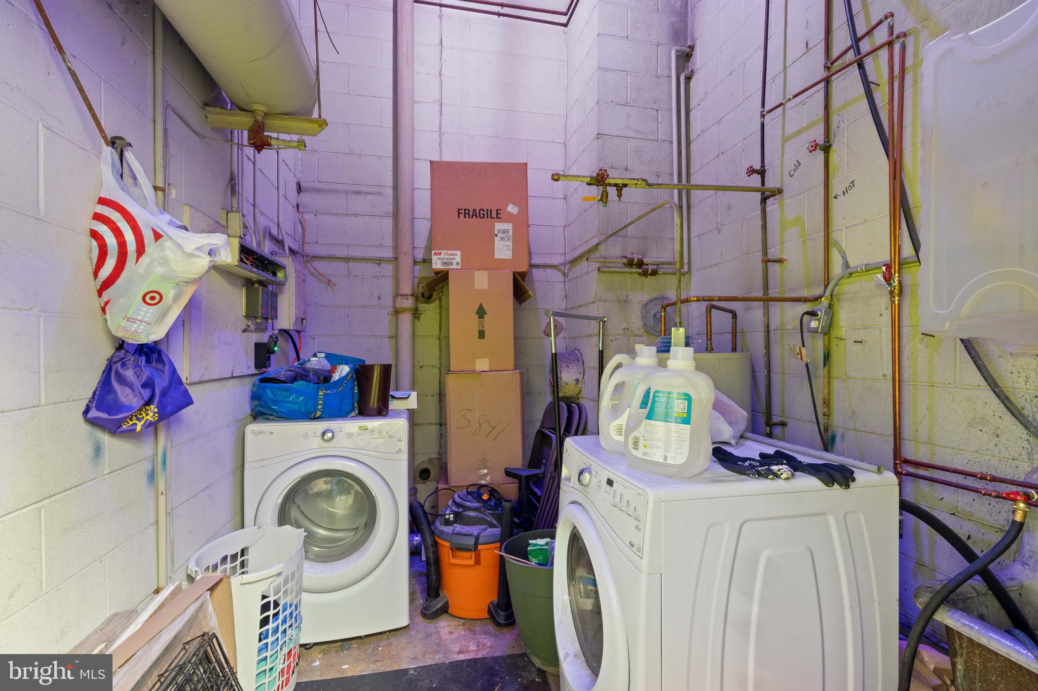 121 FRIENDS LANE 600