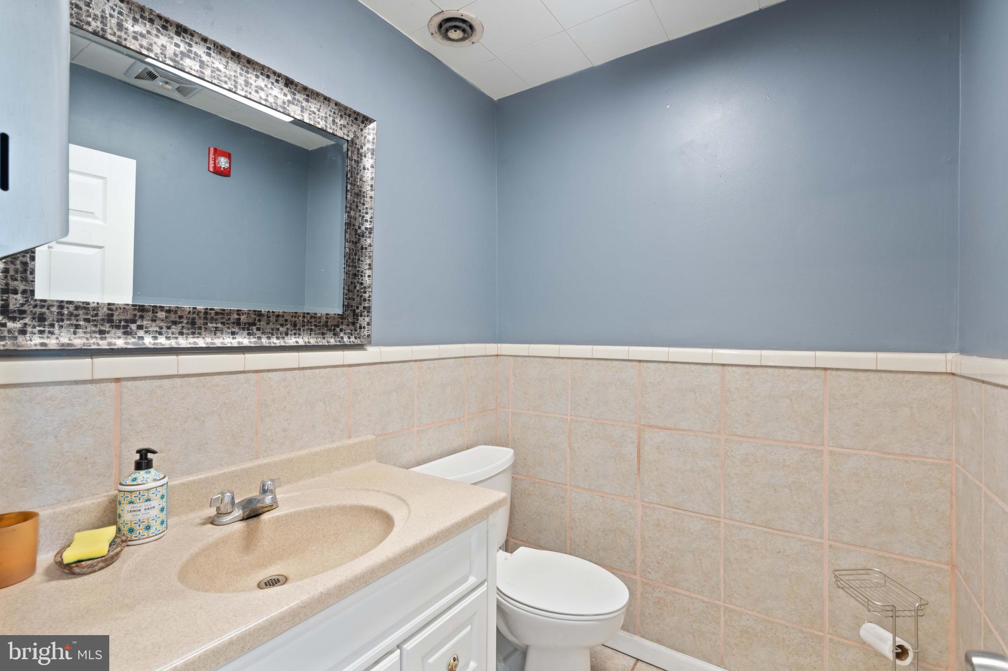 121 FRIENDS LANE 600