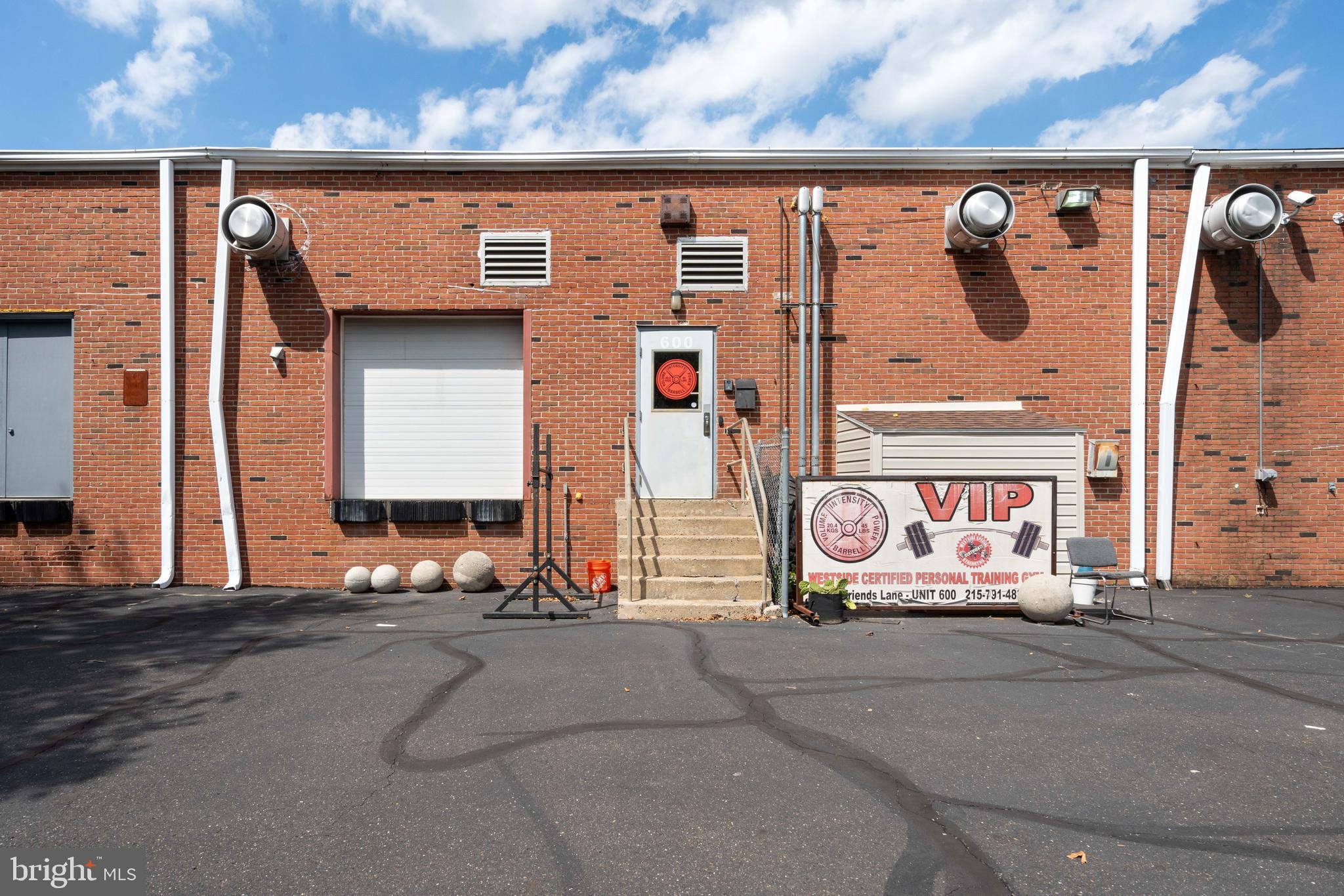 121 FRIENDS LANE 600