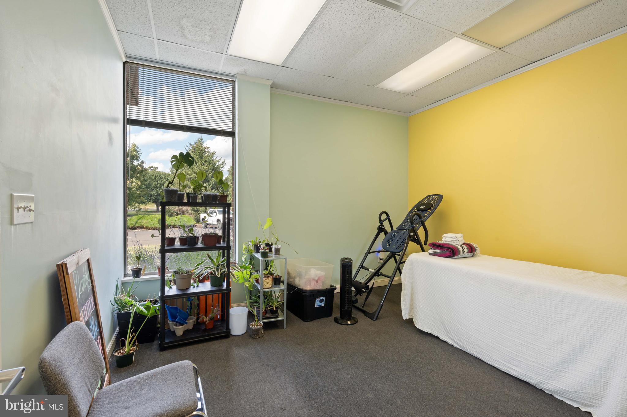 121 FRIENDS LANE 600