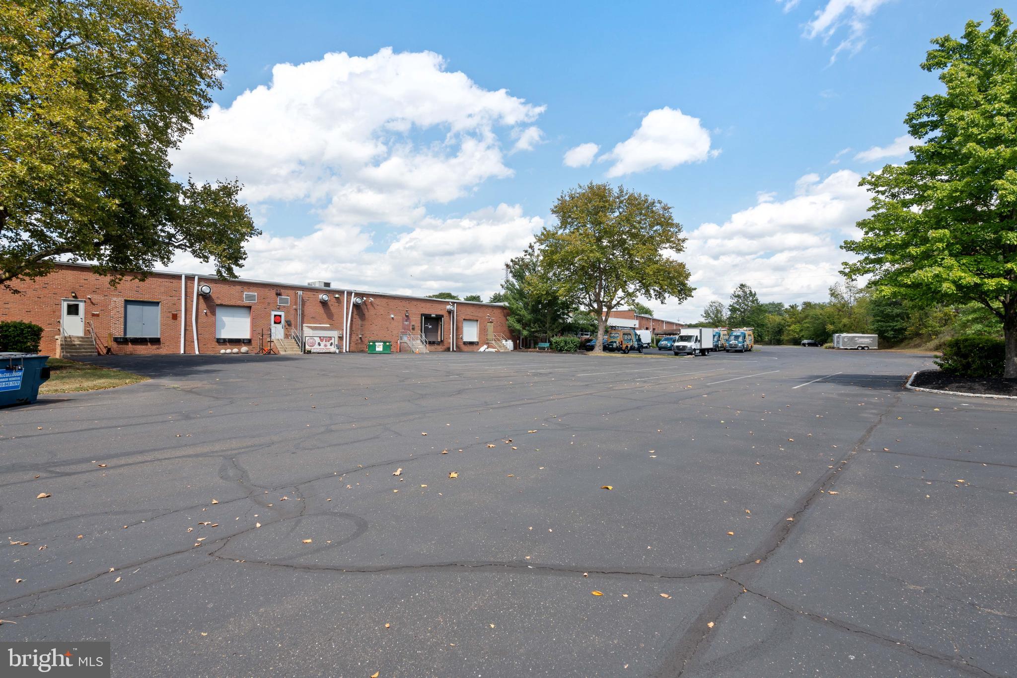 121 FRIENDS LANE 600