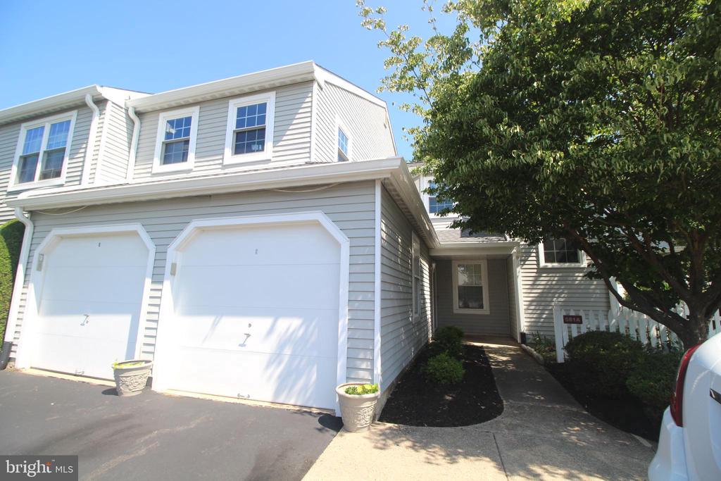 681A ROSE HOLLOW DRIVE