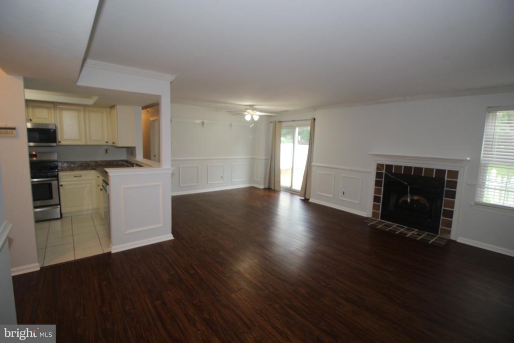 681A ROSE HOLLOW DRIVE