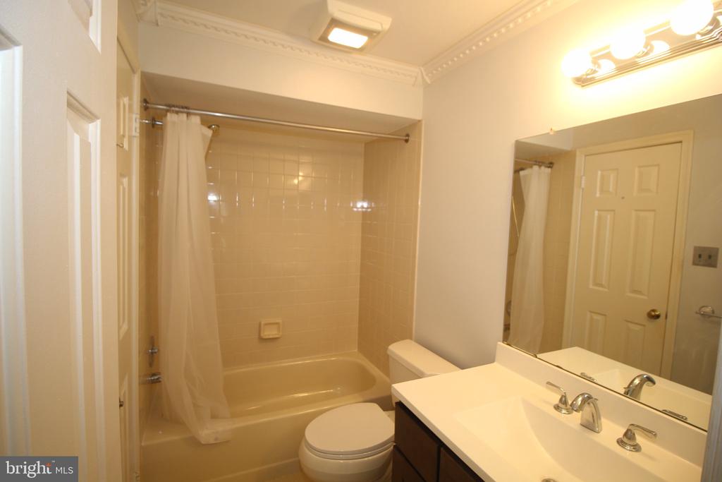 681A ROSE HOLLOW DRIVE