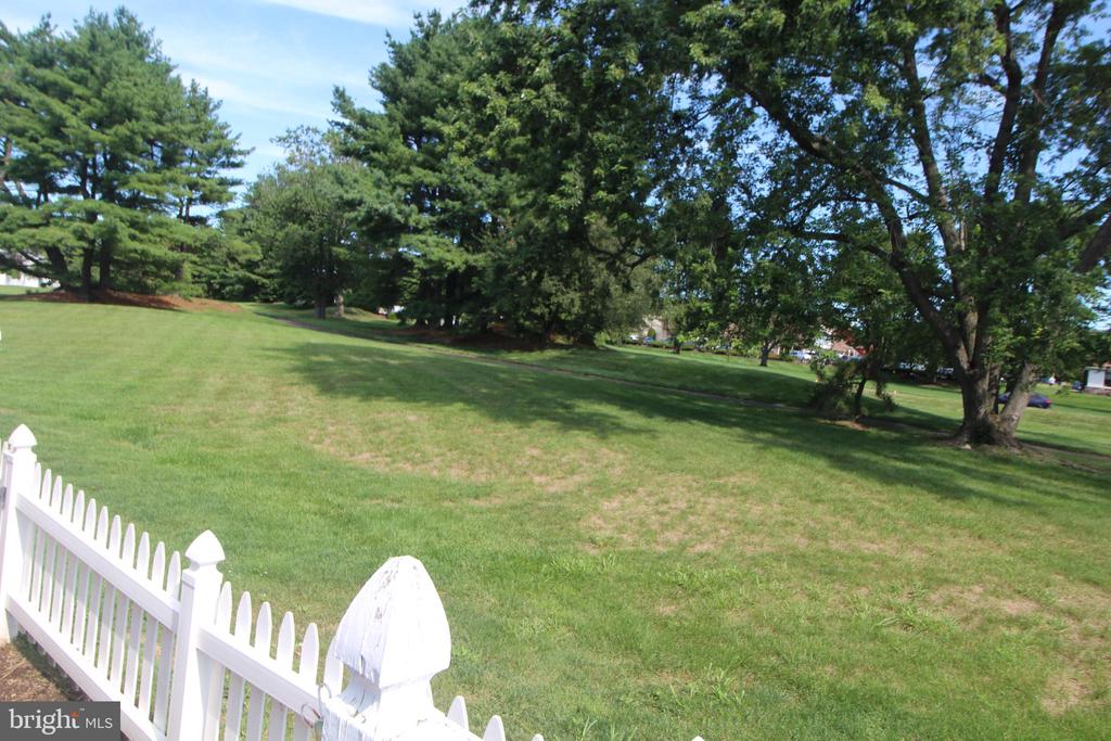 681A ROSE HOLLOW DRIVE