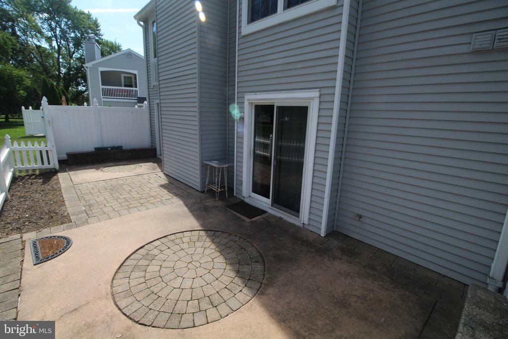 681A ROSE HOLLOW DRIVE