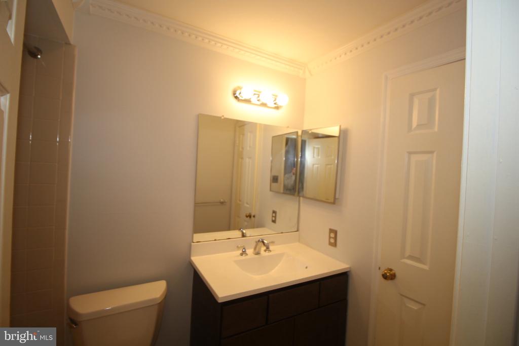 681A ROSE HOLLOW DRIVE