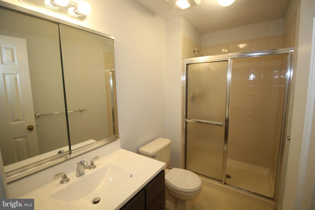 681A ROSE HOLLOW DRIVE
