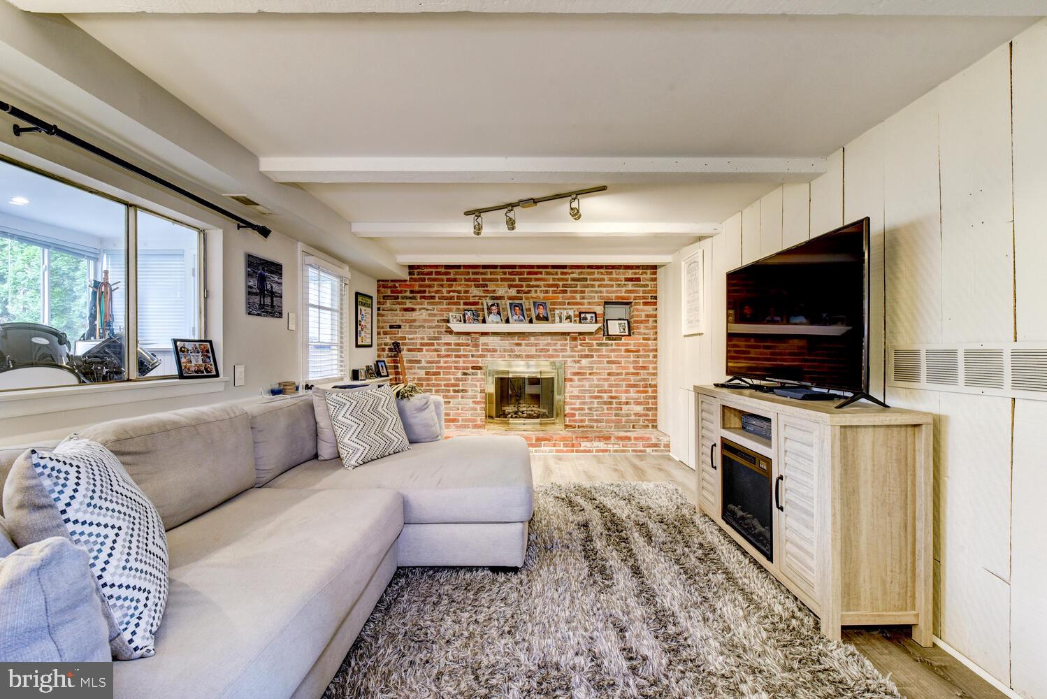 49 Revere Ave