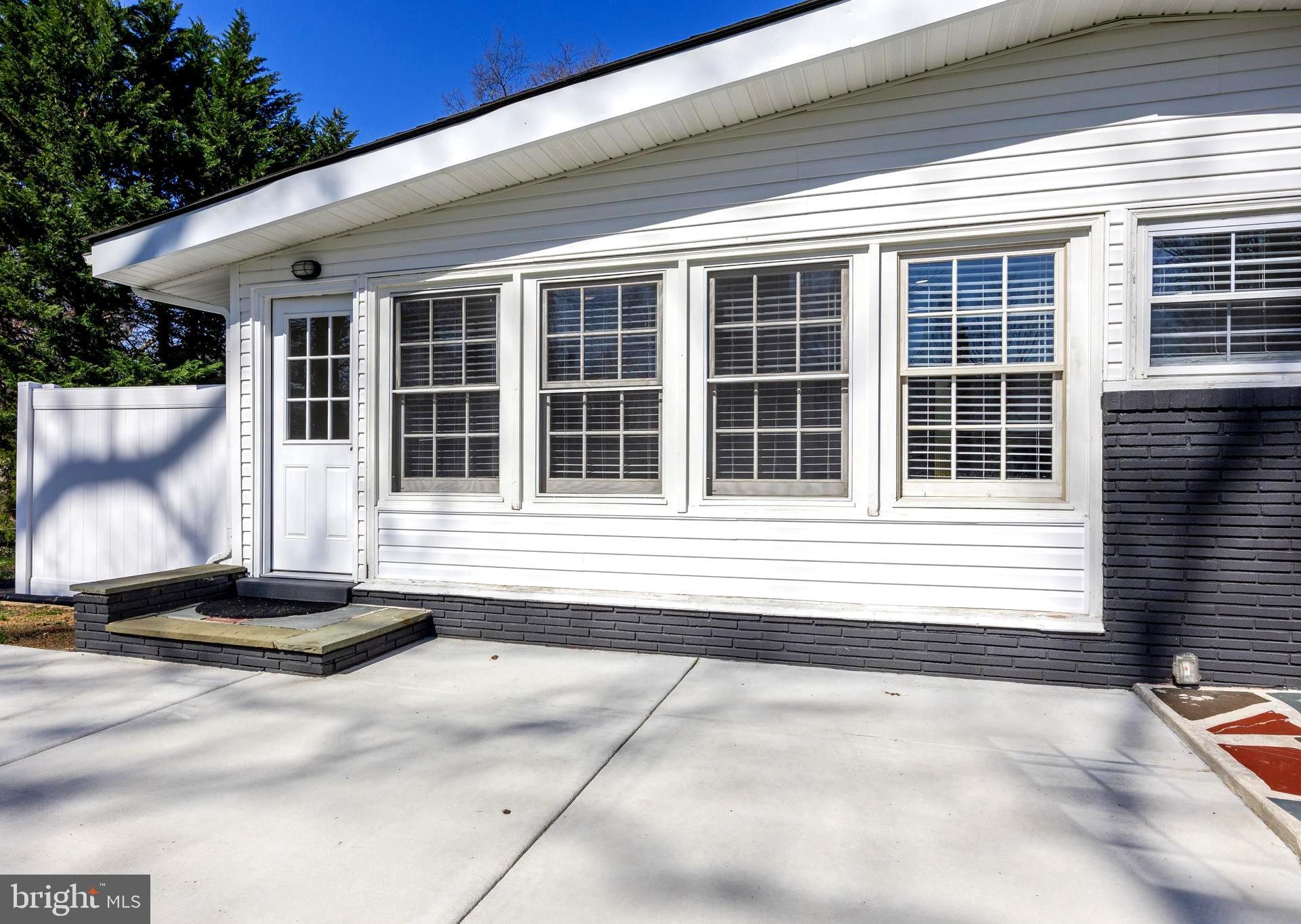 43 Curtis Ave