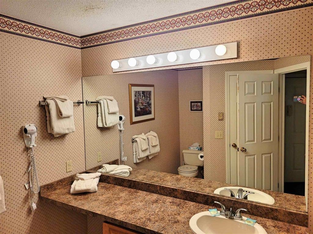 160 Deer Park Drive Unit: 147D