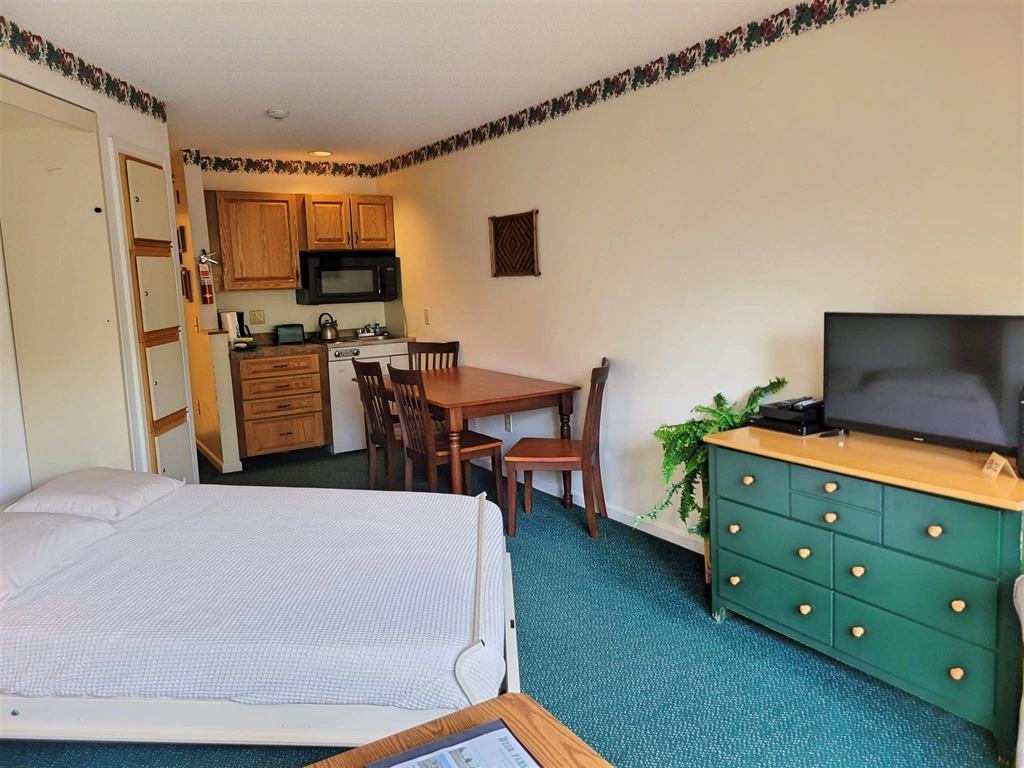160 Deer Park Drive Unit: 147D
