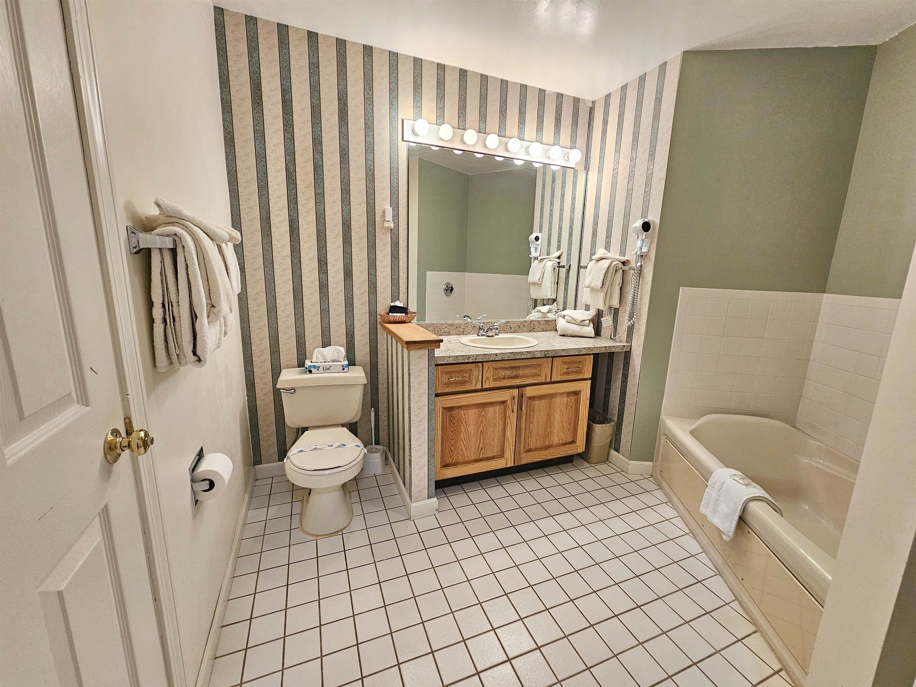 156 Deer Park Drive Unit: Unit 127D