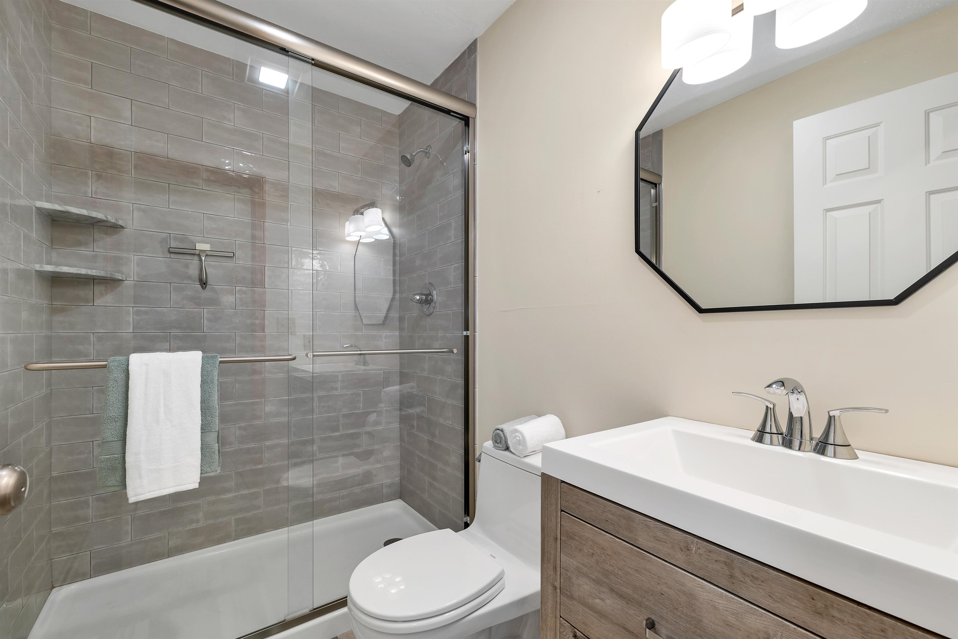 75 Riverfront Drive Unit: 206