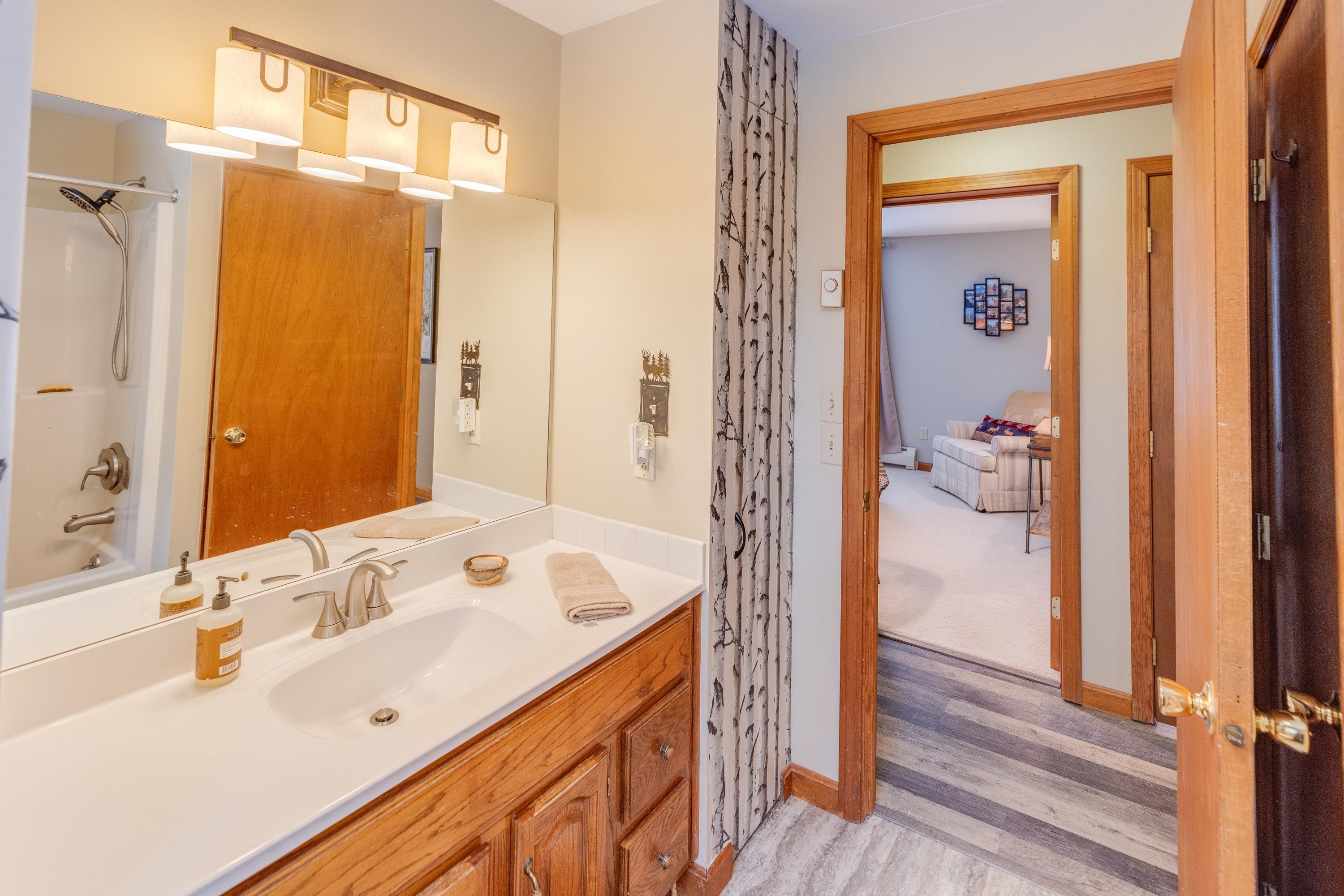 1591 Easton Valley Road