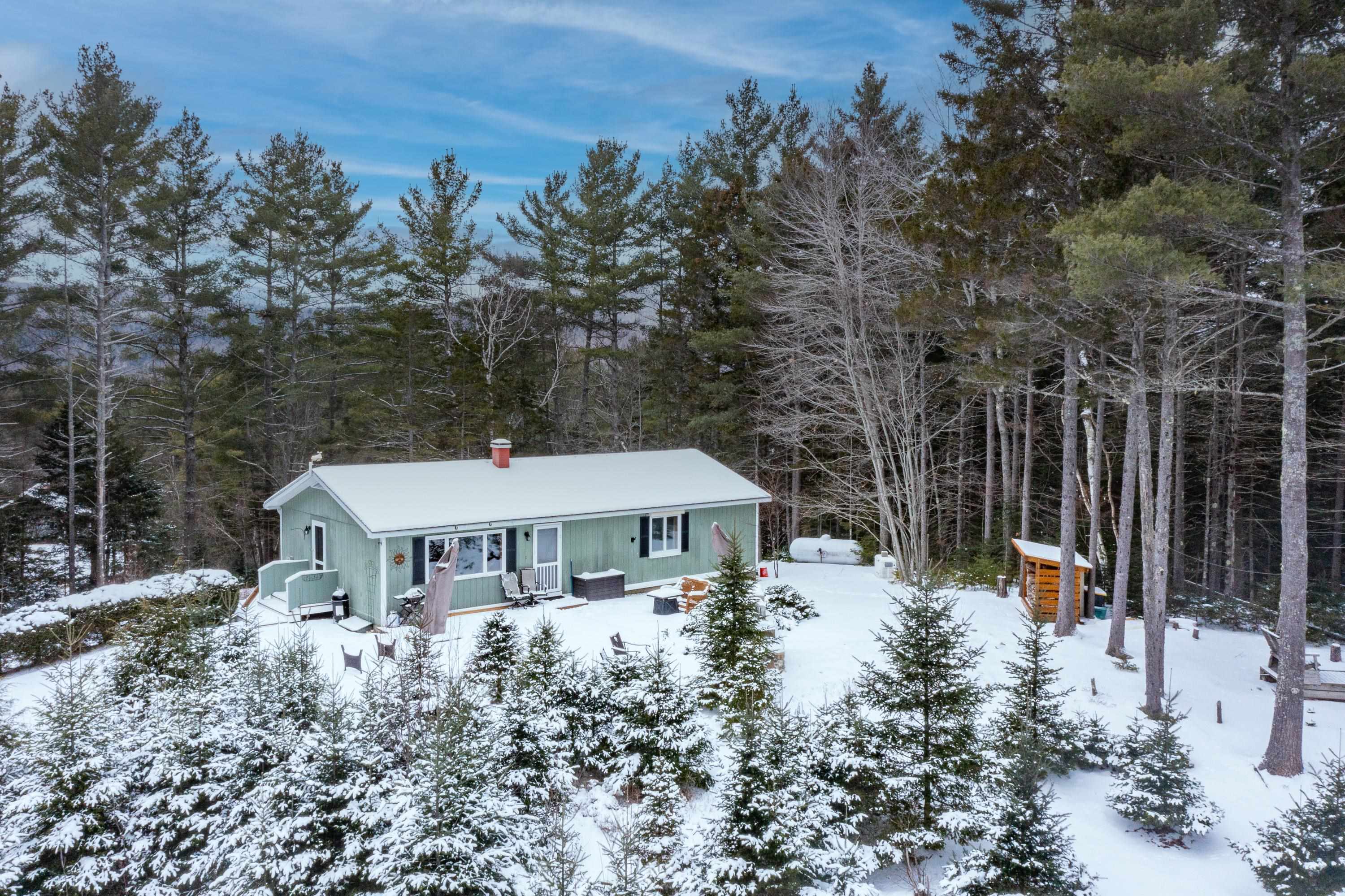 1591 Easton Valley Road