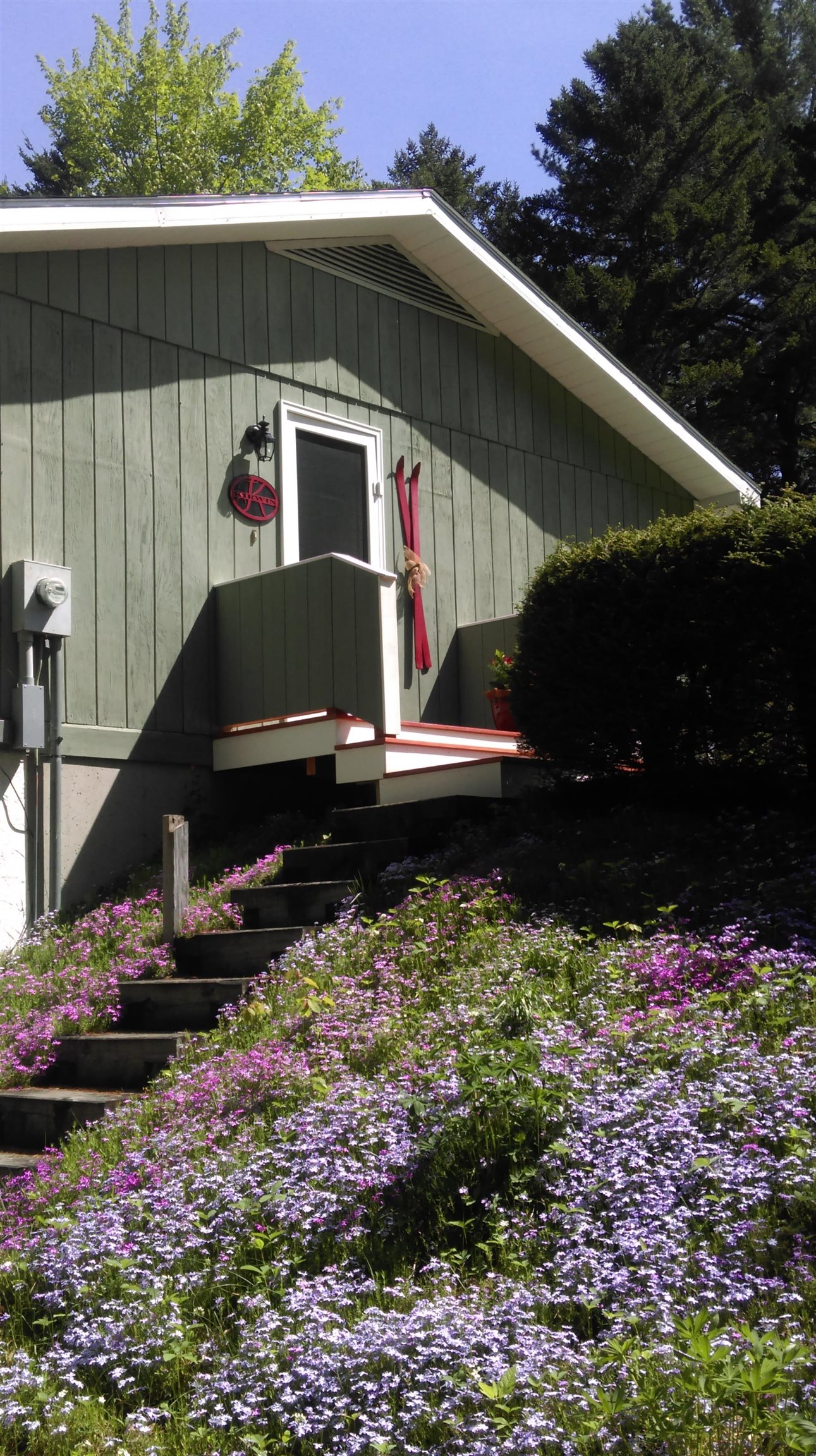 1591 Easton Valley Road