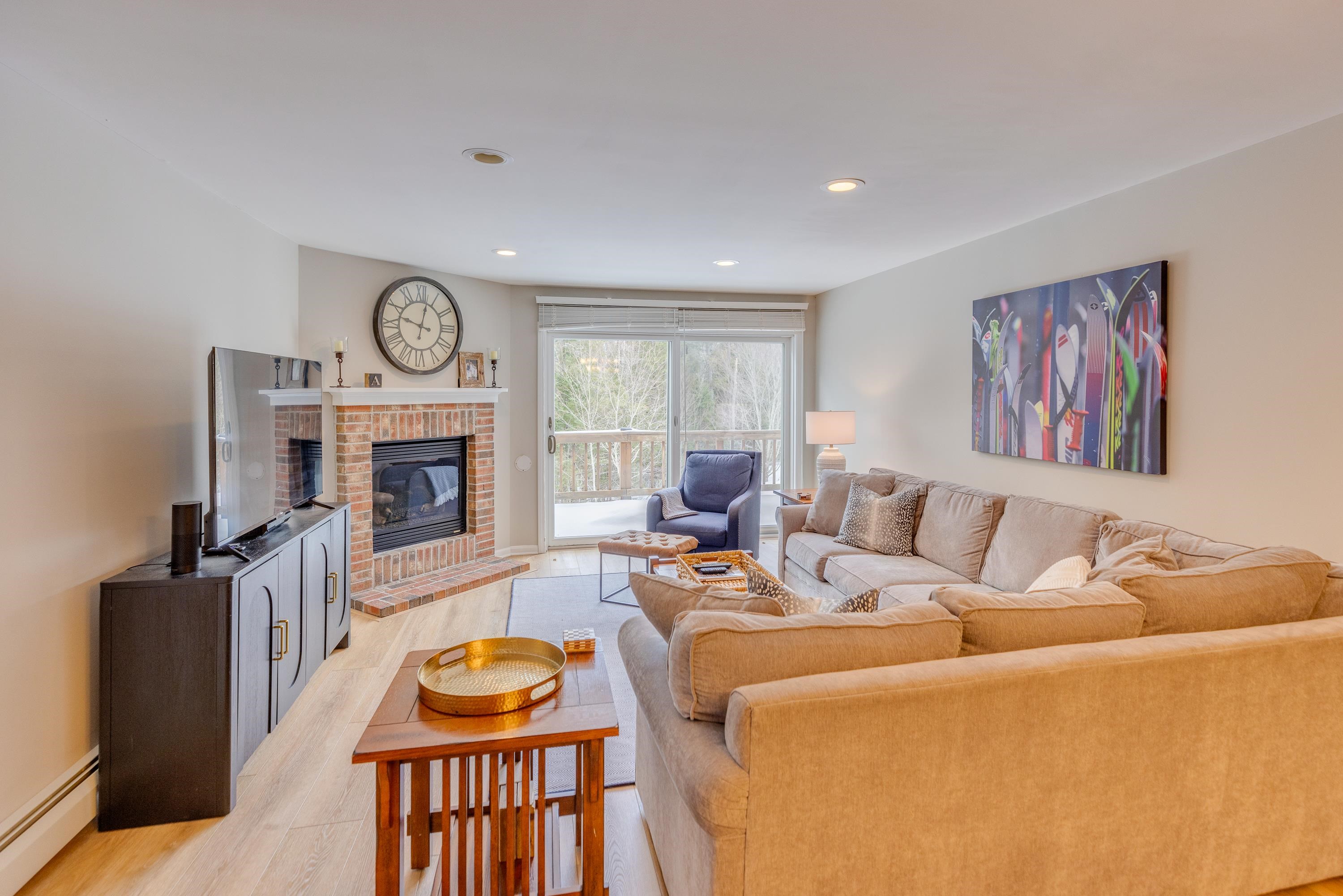 5 White Oak Lane Unit: Unit 8