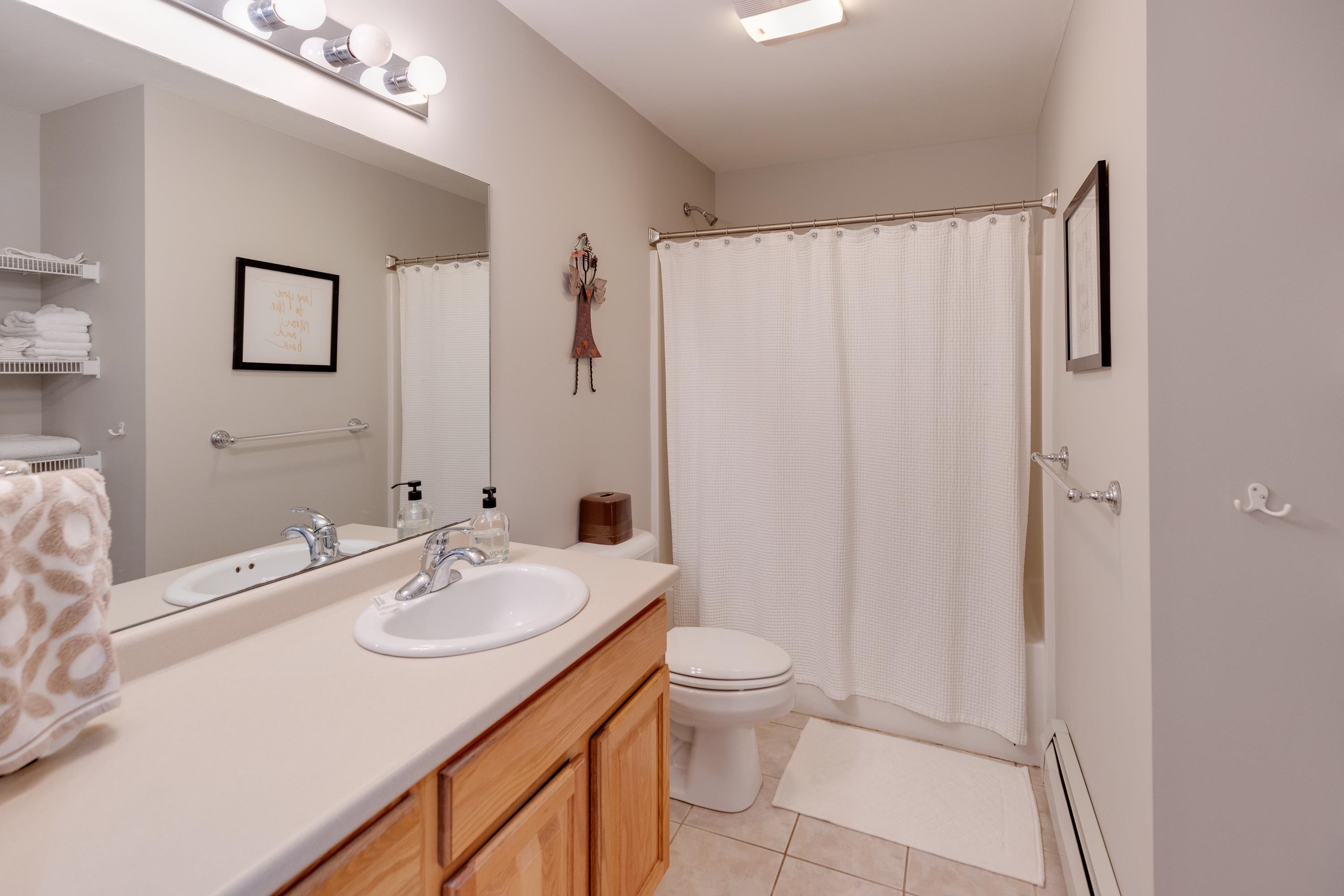 5 White Oak Lane Unit: Unit 8