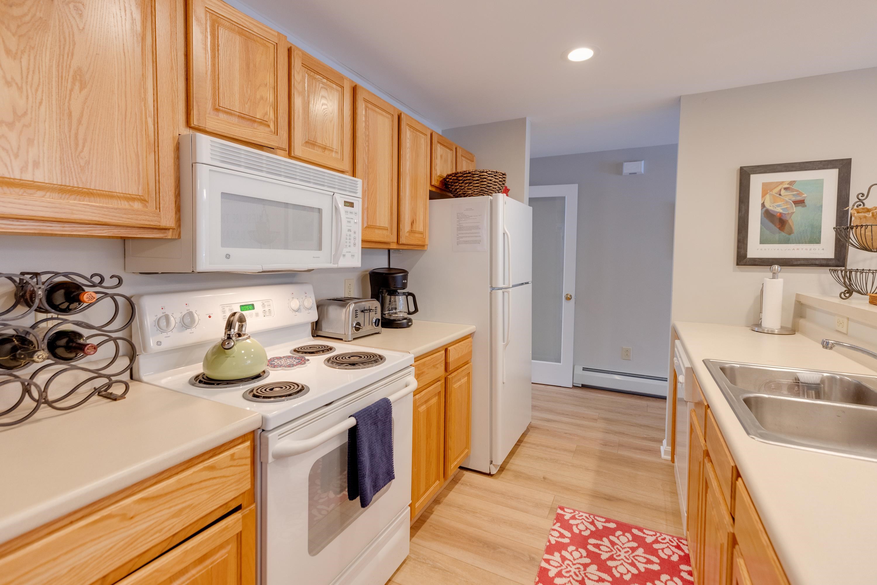 5 White Oak Lane Unit: Unit 8