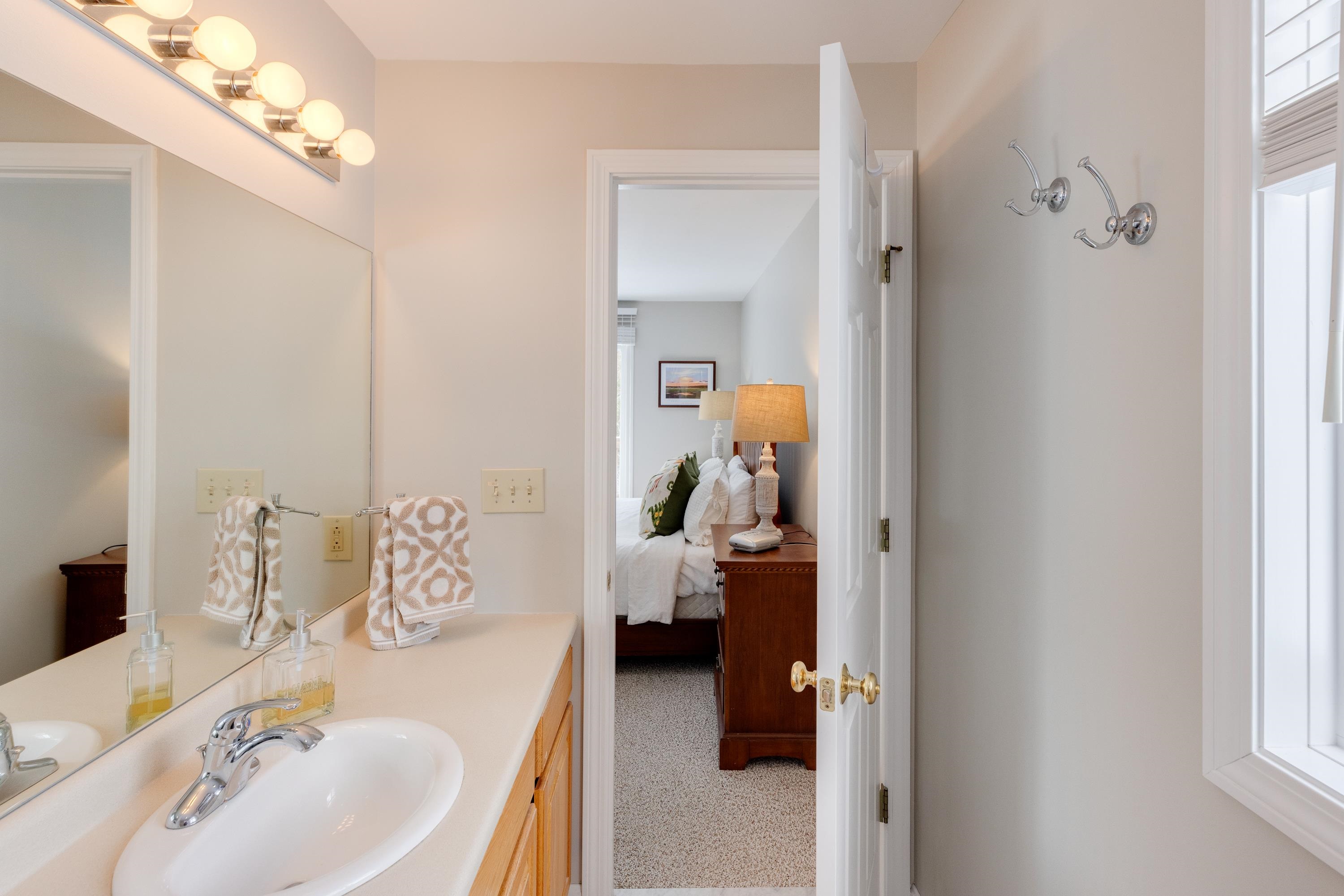 5 White Oak Lane Unit: Unit 8