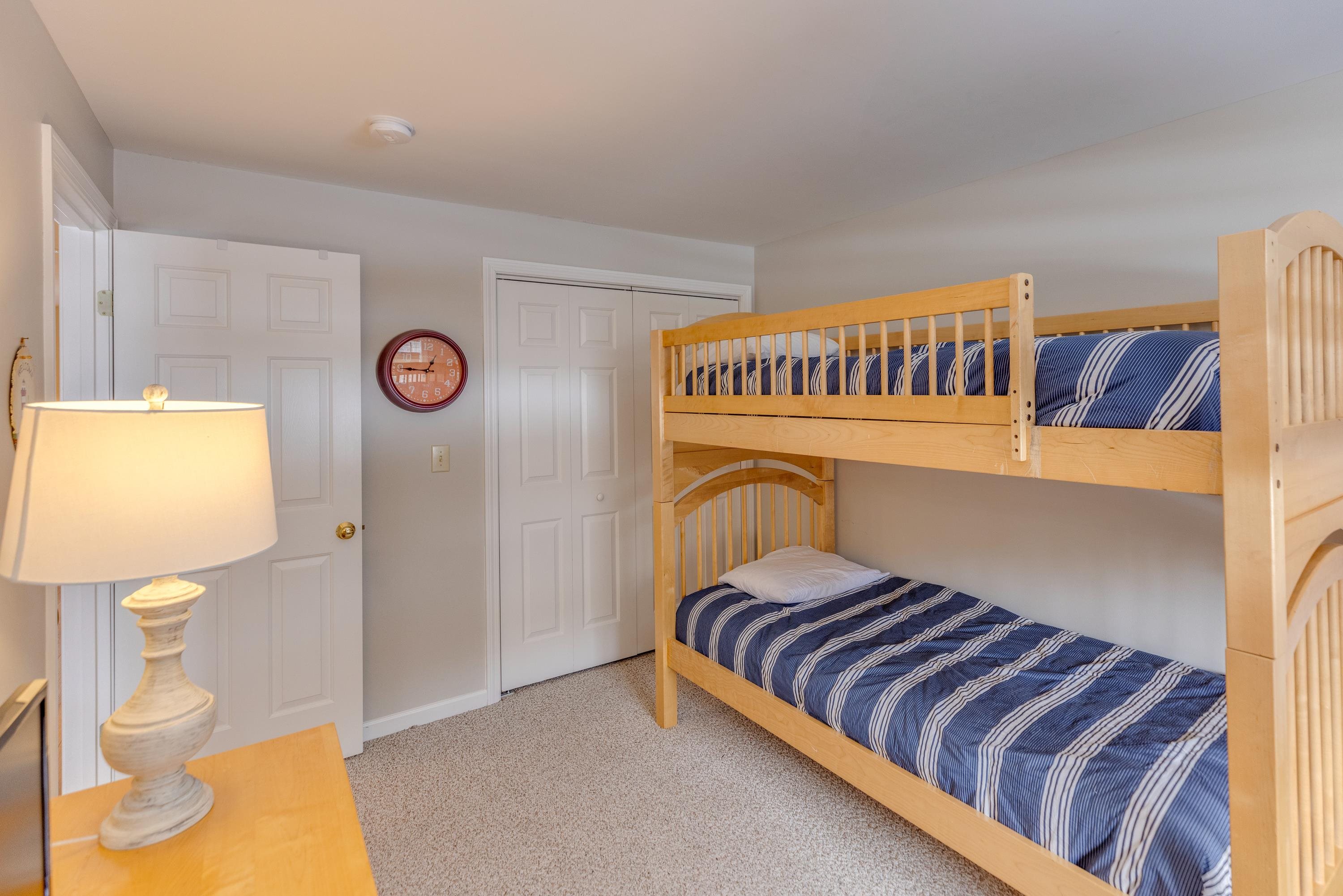 5 White Oak Lane Unit: Unit 8