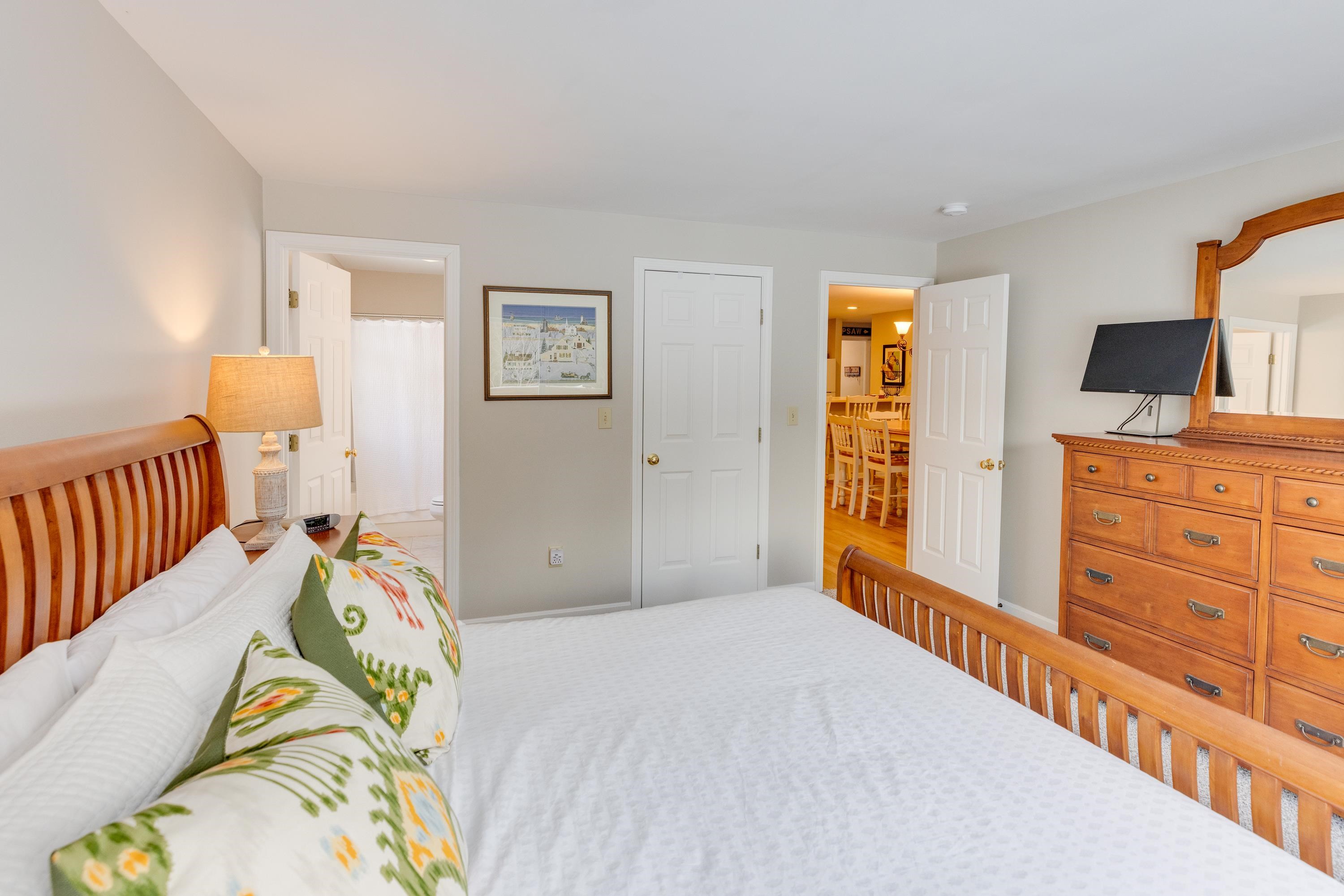 5 White Oak Lane Unit: Unit 8