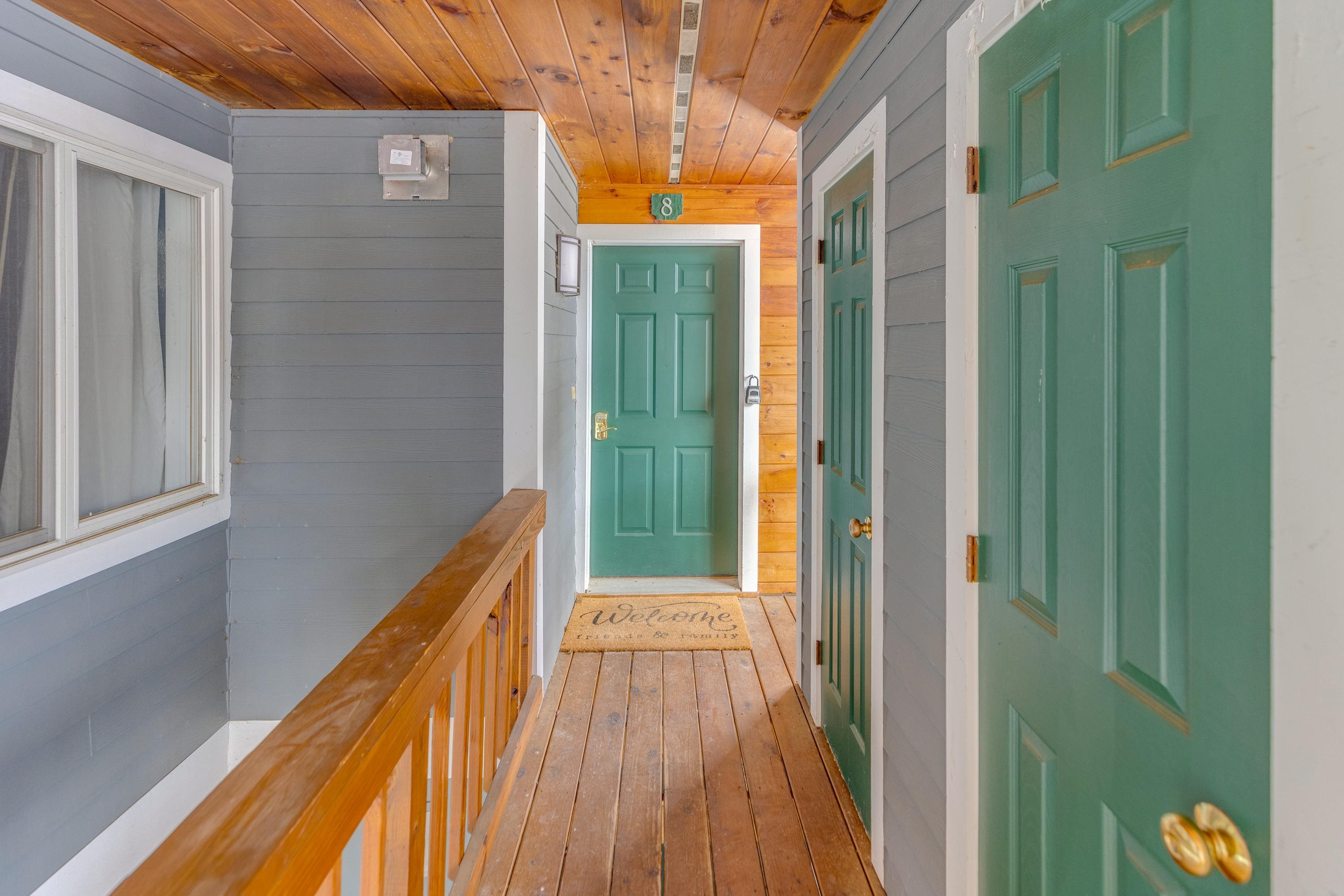 5 White Oak Lane Unit: Unit 8