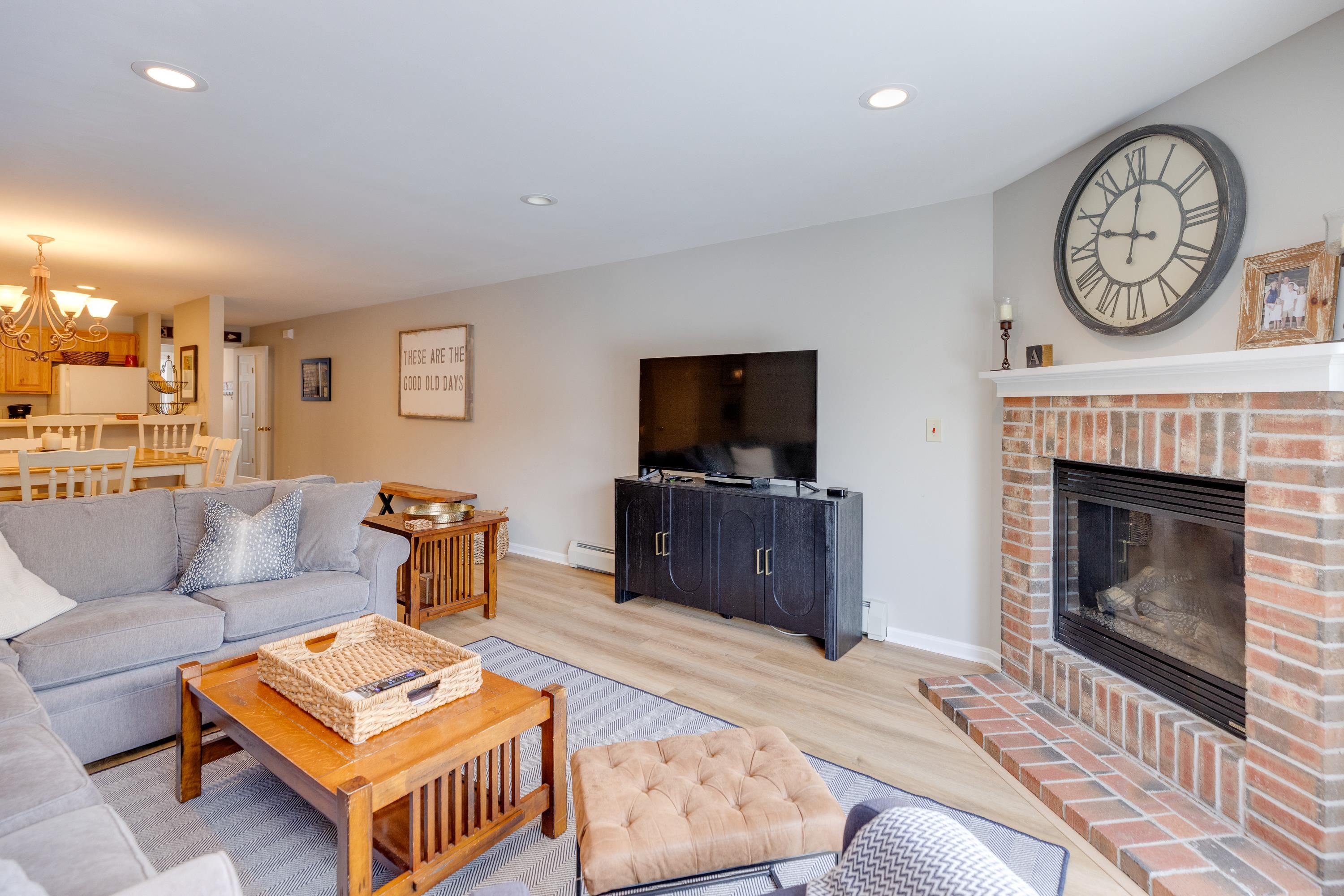 5 White Oak Lane Unit: Unit 8