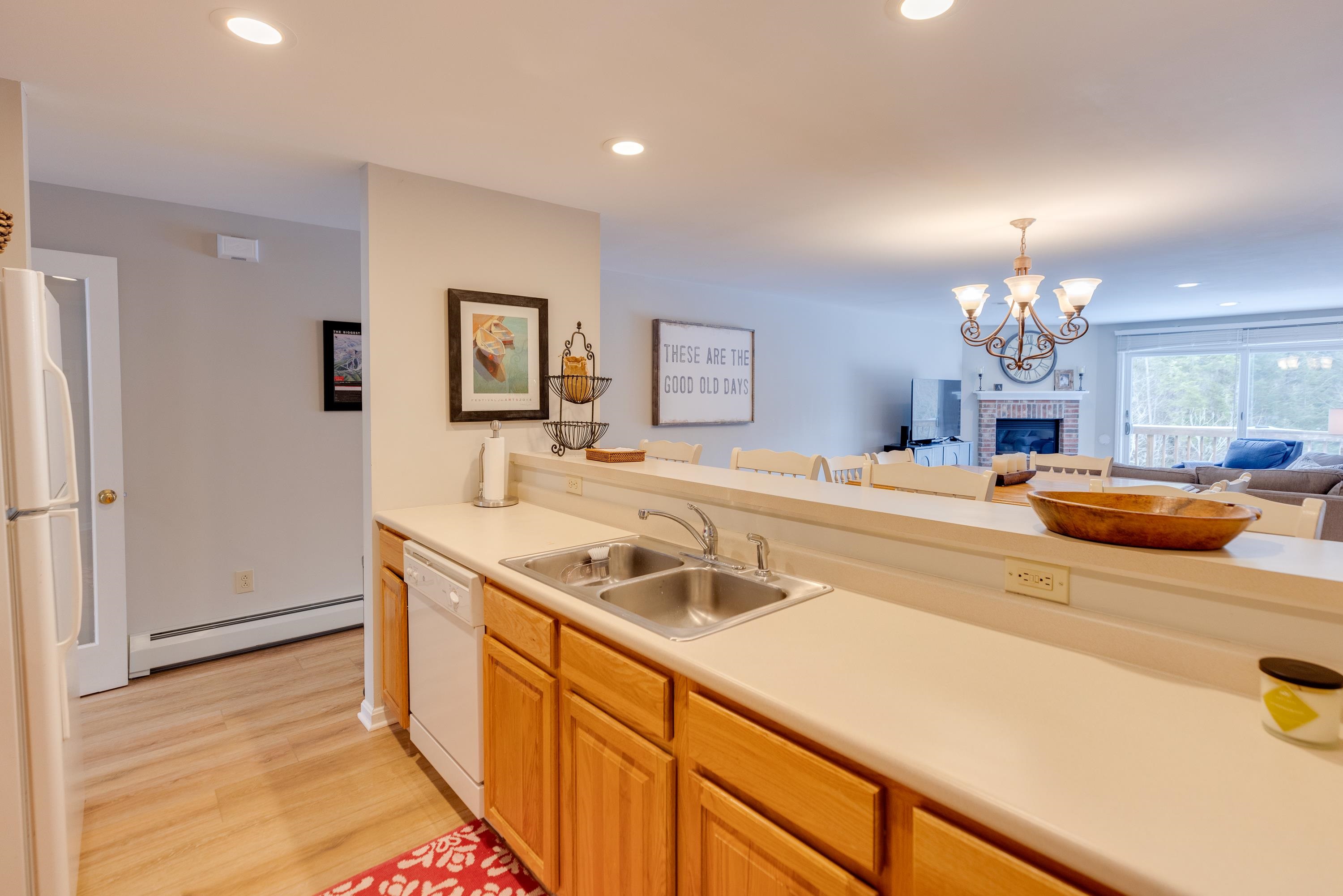 5 White Oak Lane Unit: Unit 8