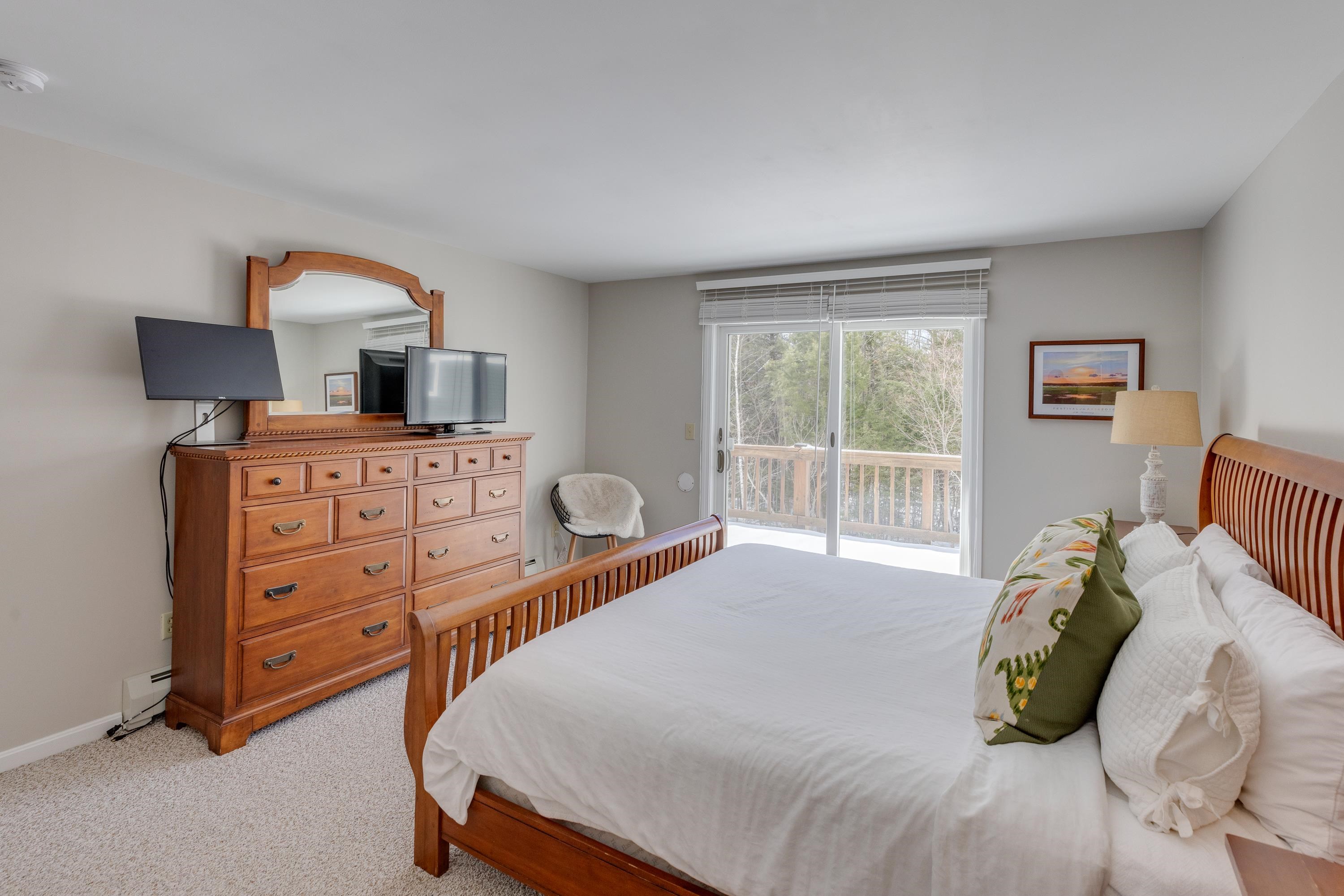 5 White Oak Lane Unit: Unit 8