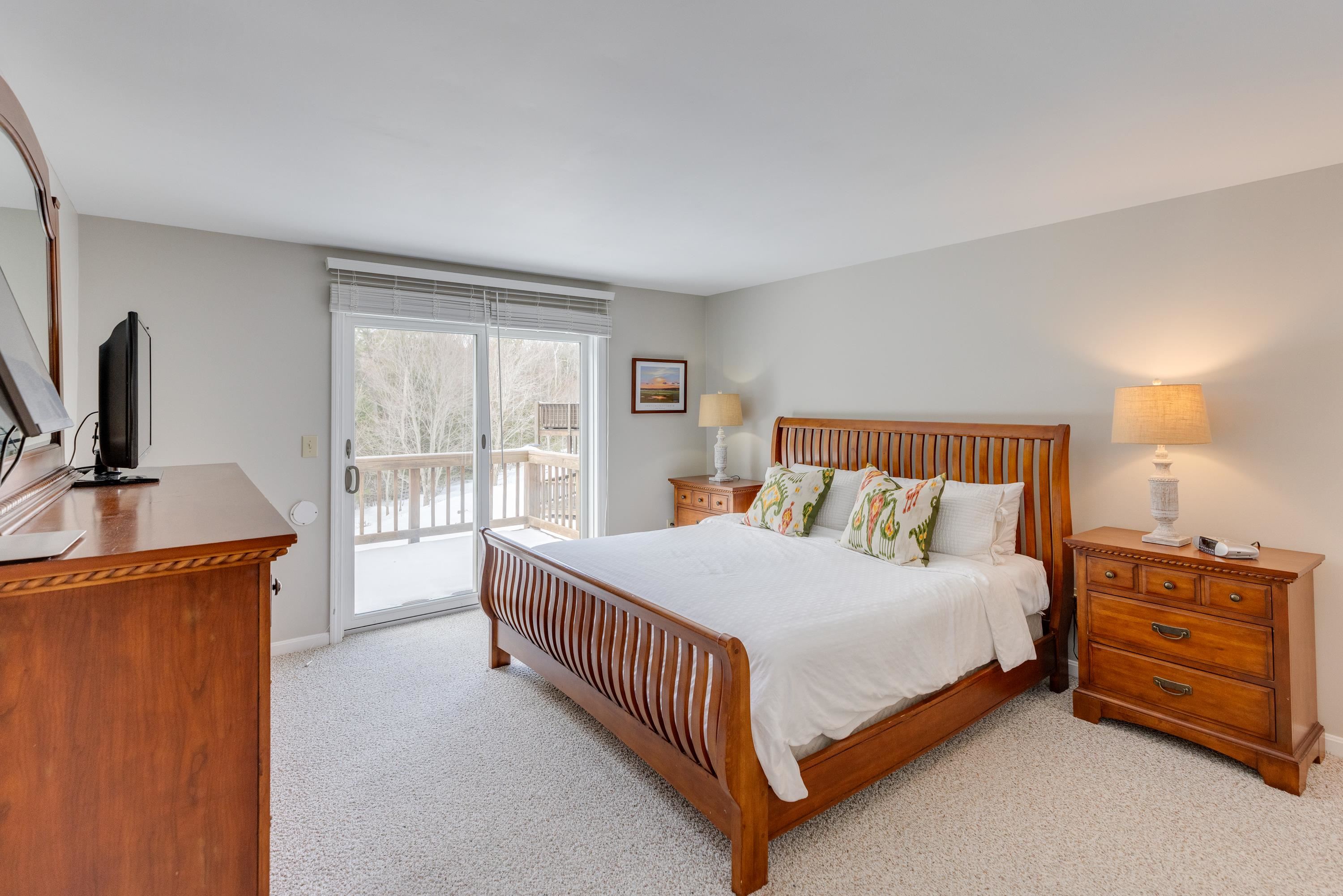 5 White Oak Lane Unit: Unit 8