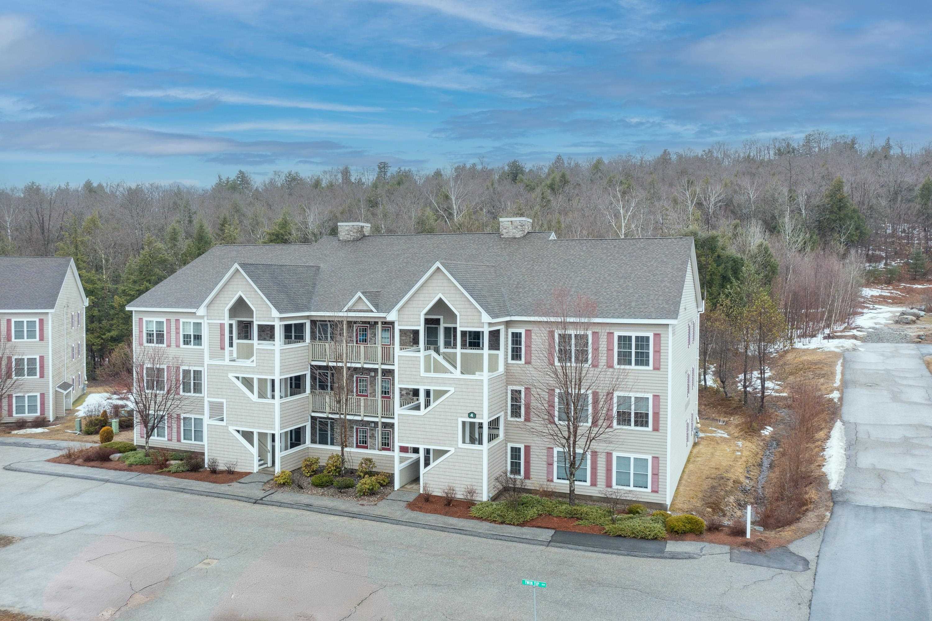 4 Twin Tip Terrace Unit: 4