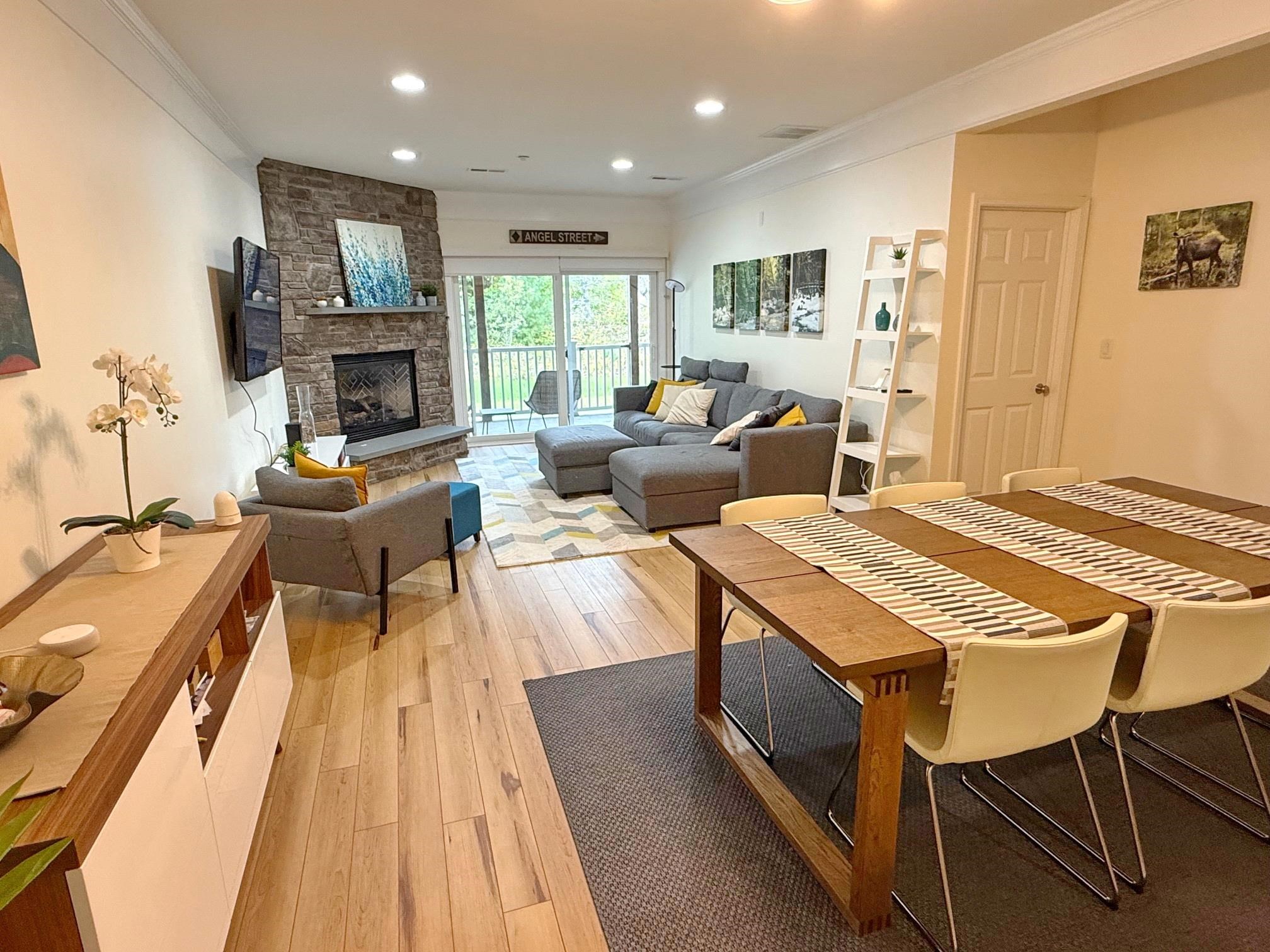 4 Twin Tip Terrace Unit: 4