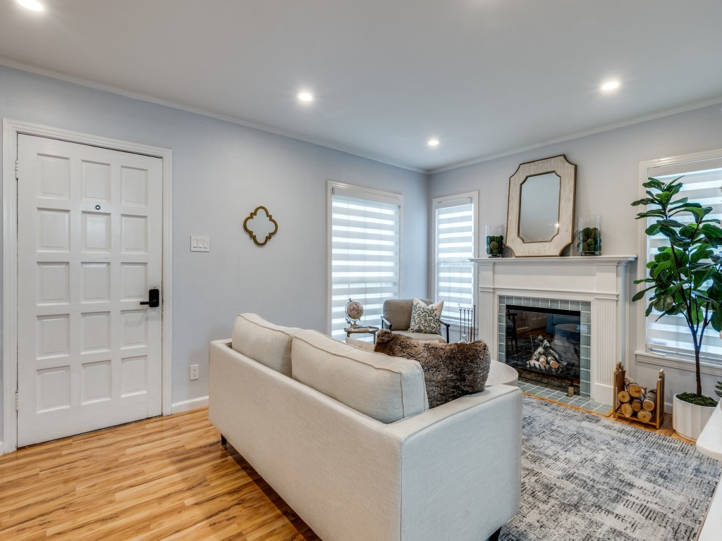 5739 Ellsworth Avenue