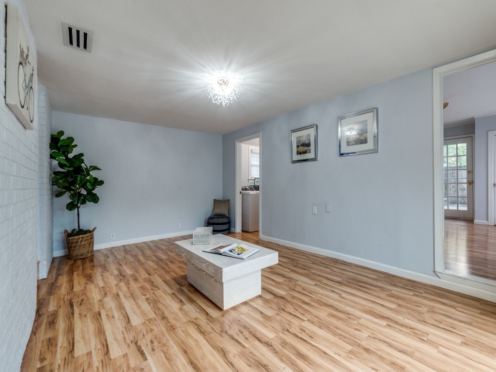 5739 Ellsworth Avenue