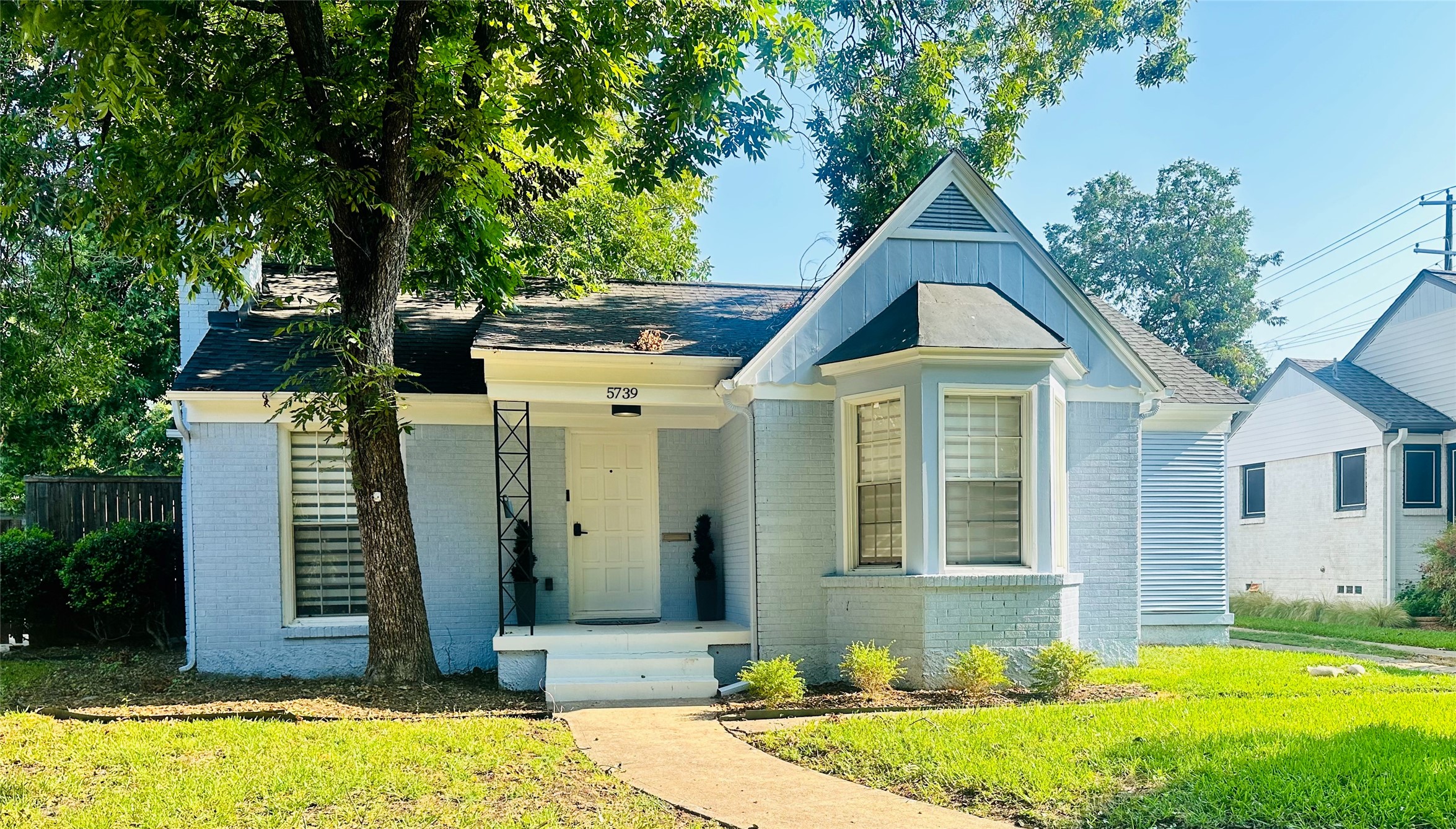 5739 Ellsworth Avenue