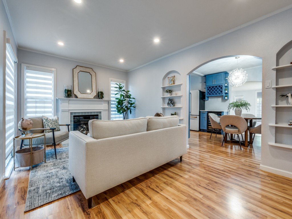 5739 Ellsworth Avenue