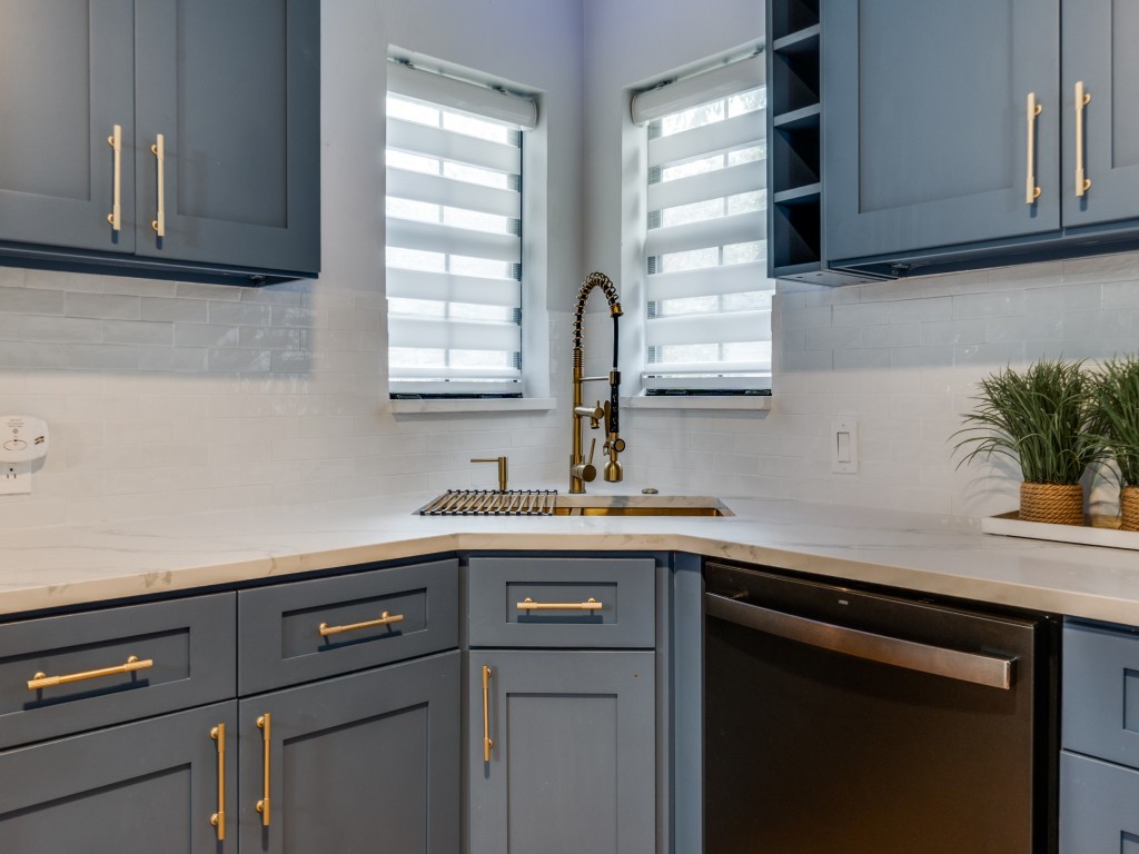 5739 Ellsworth Avenue