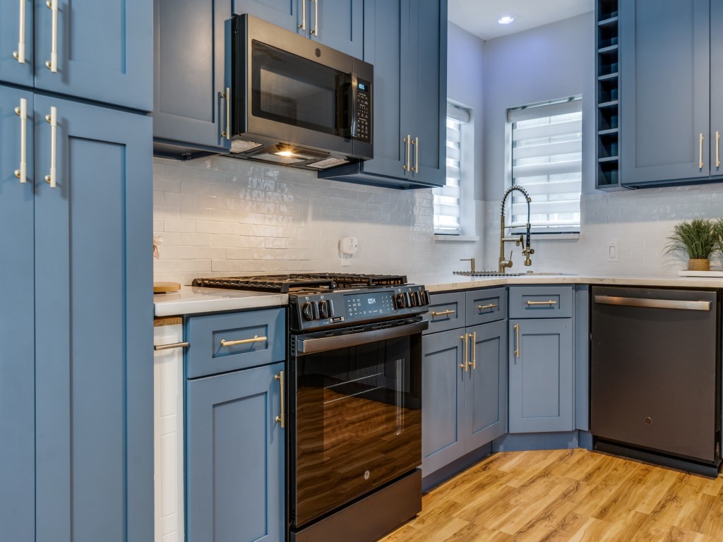 5739 Ellsworth Avenue