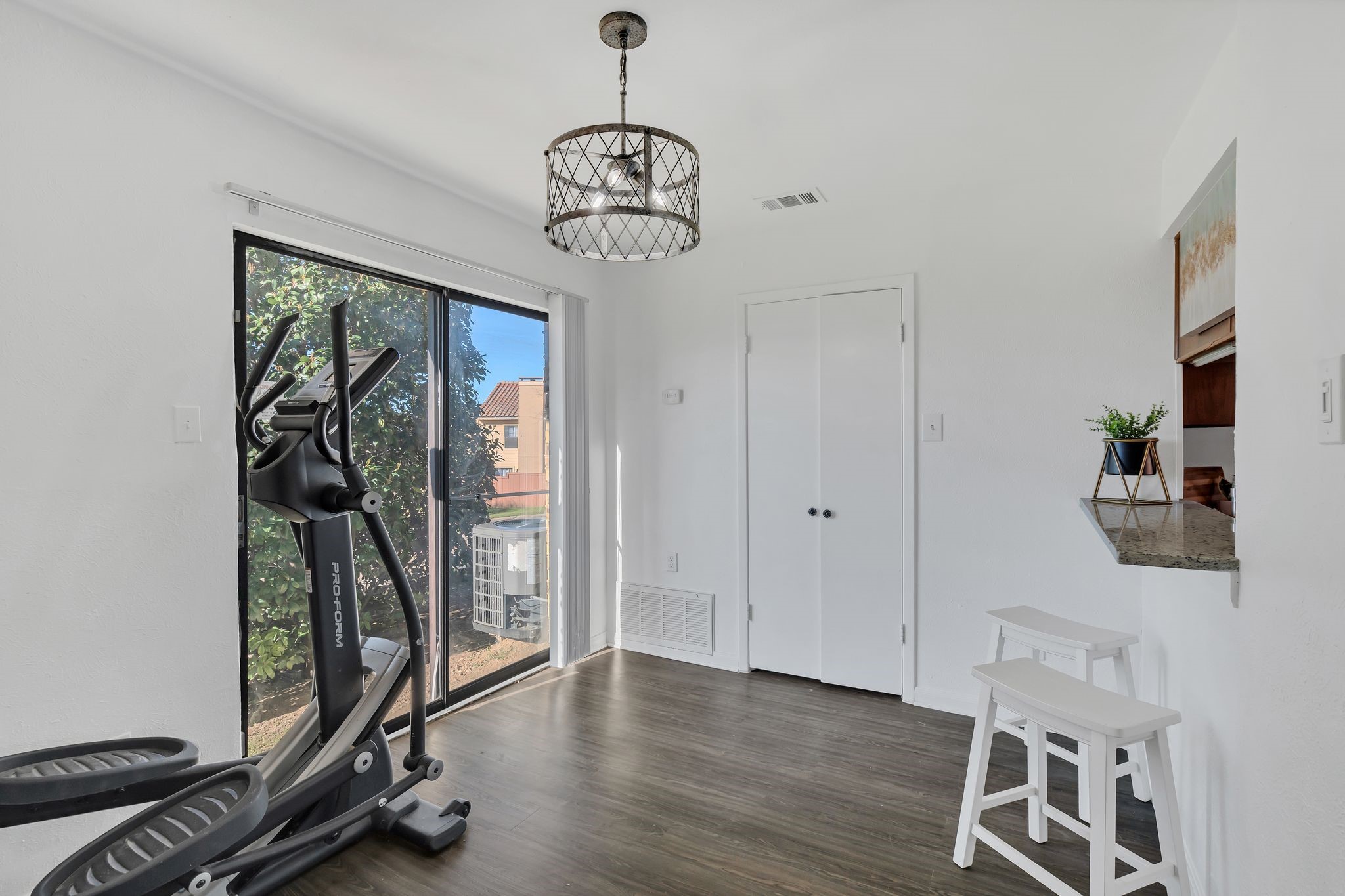 2503 Tierra 1