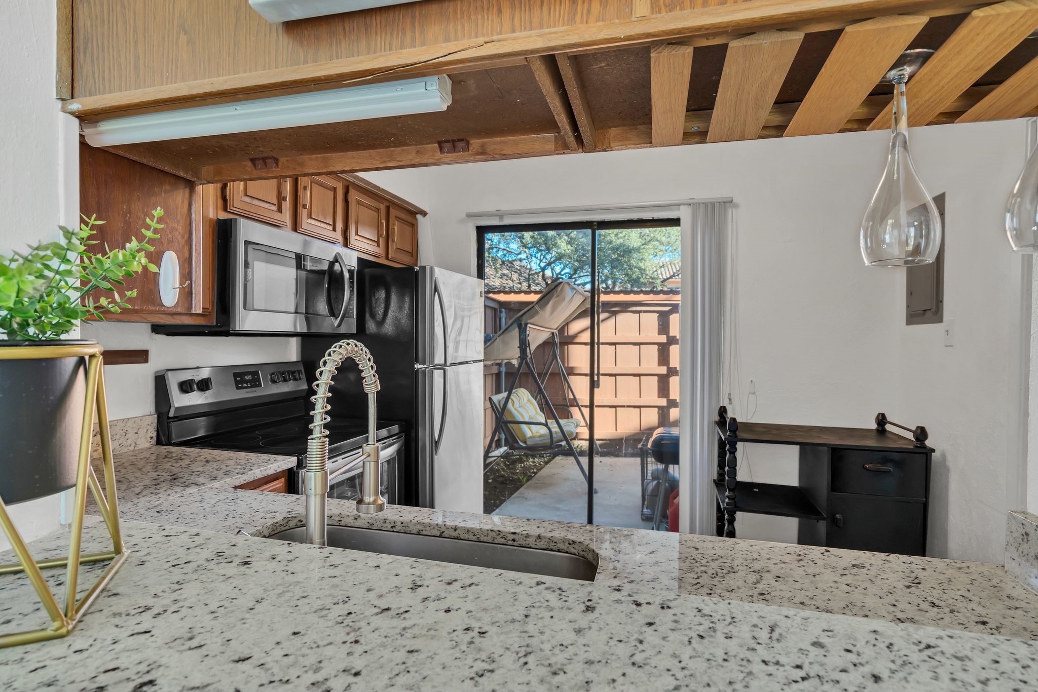 2503 Tierra 1
