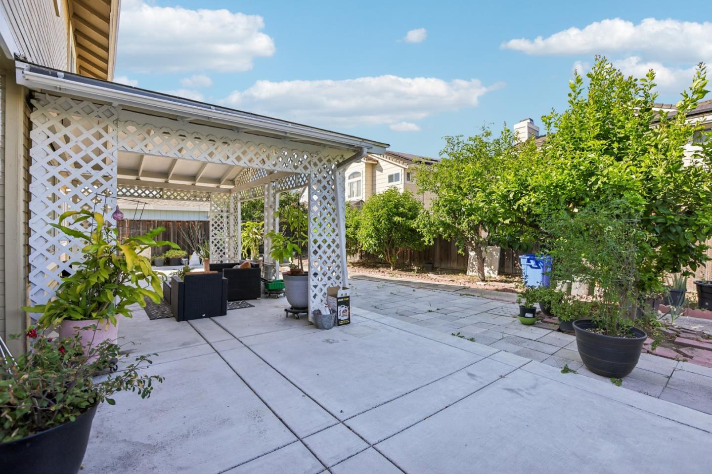 1916 Ridgemont DR