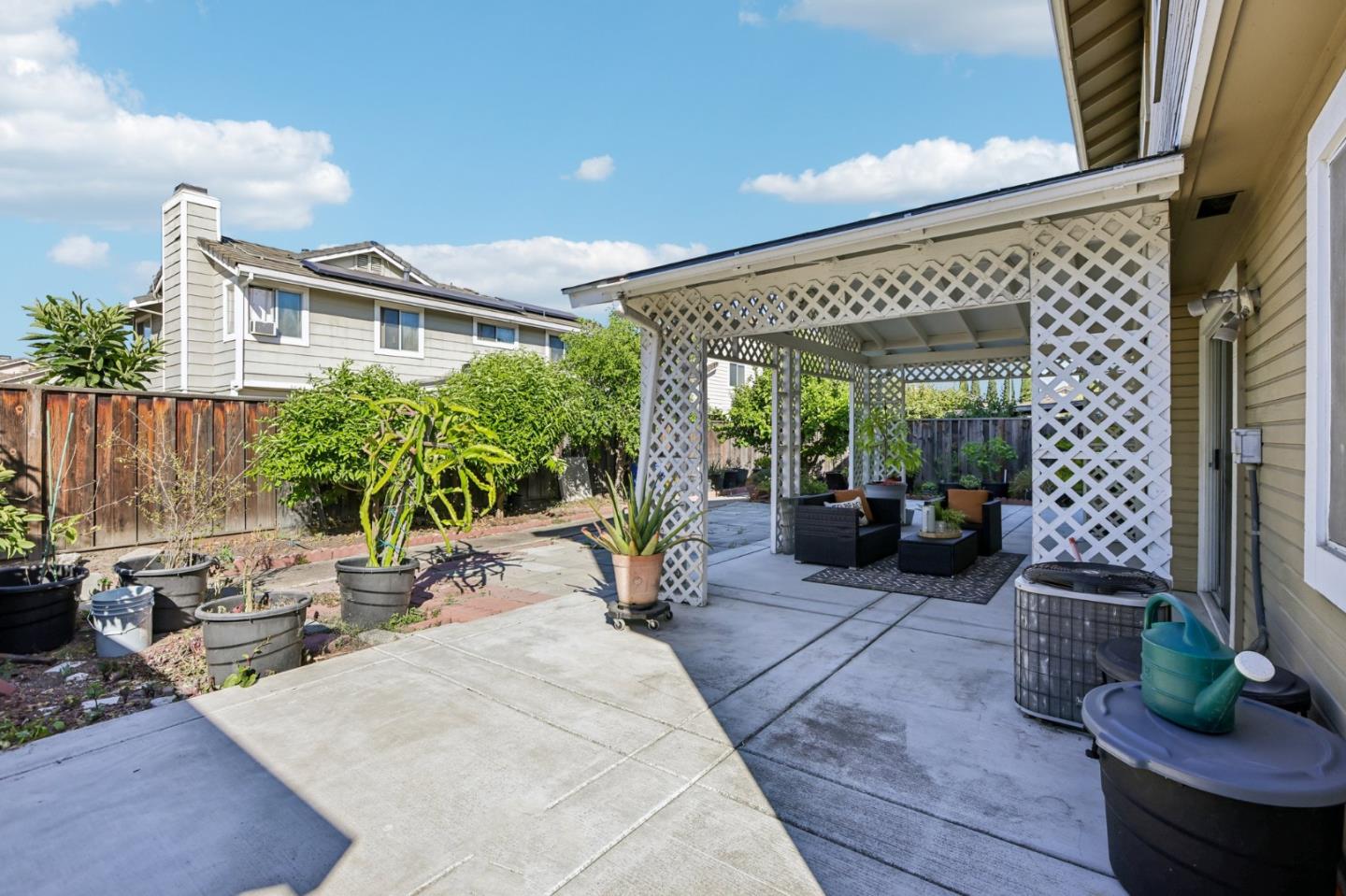 1916 Ridgemont DR