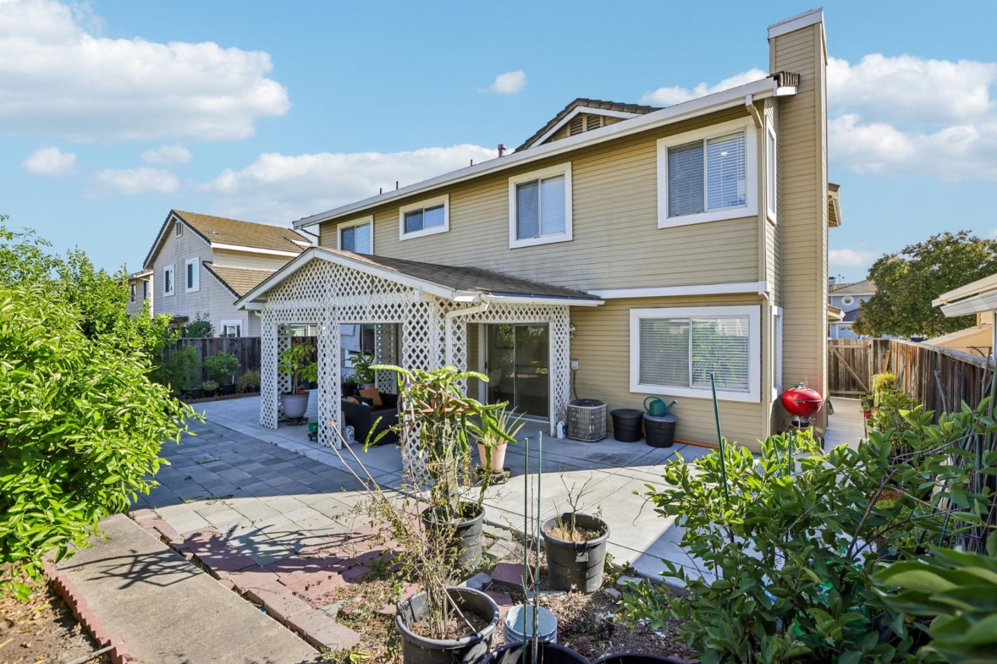 1916 Ridgemont DR