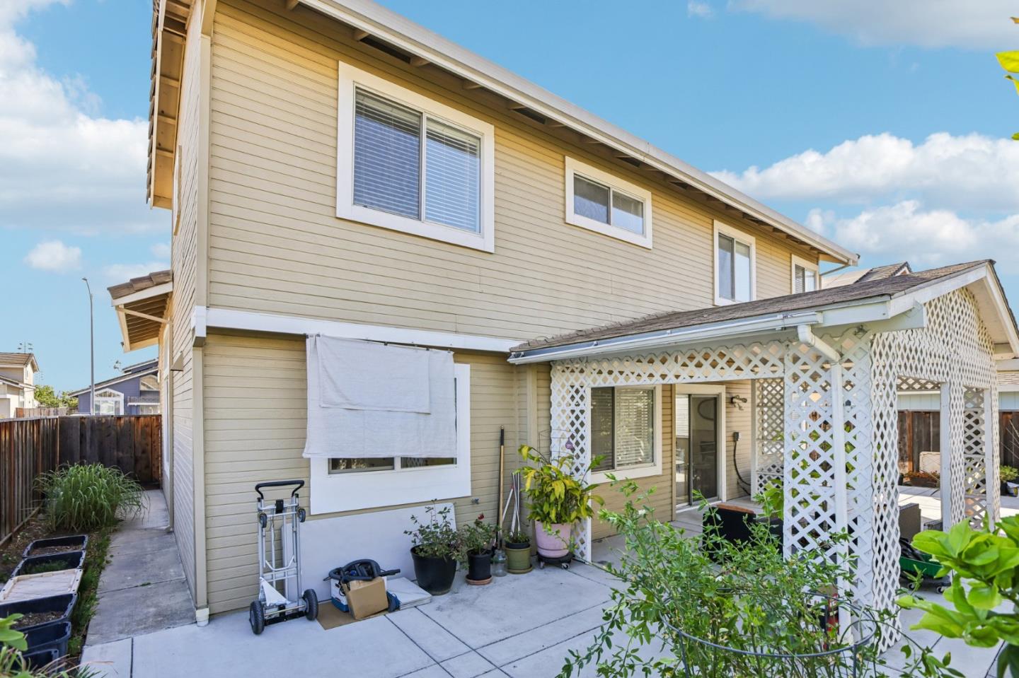 1916 Ridgemont DR