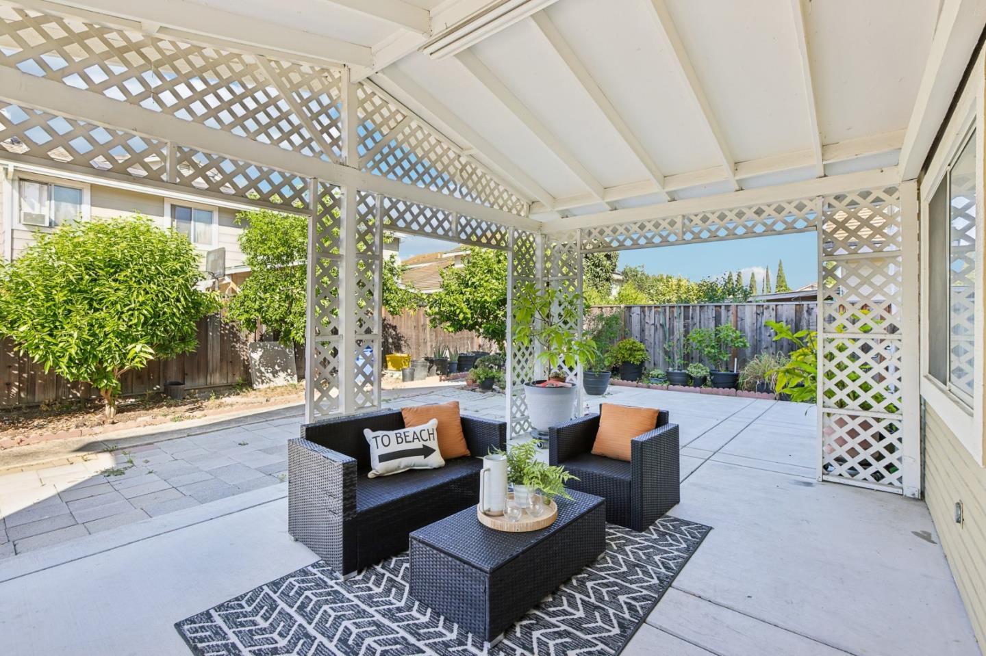 1916 Ridgemont DR