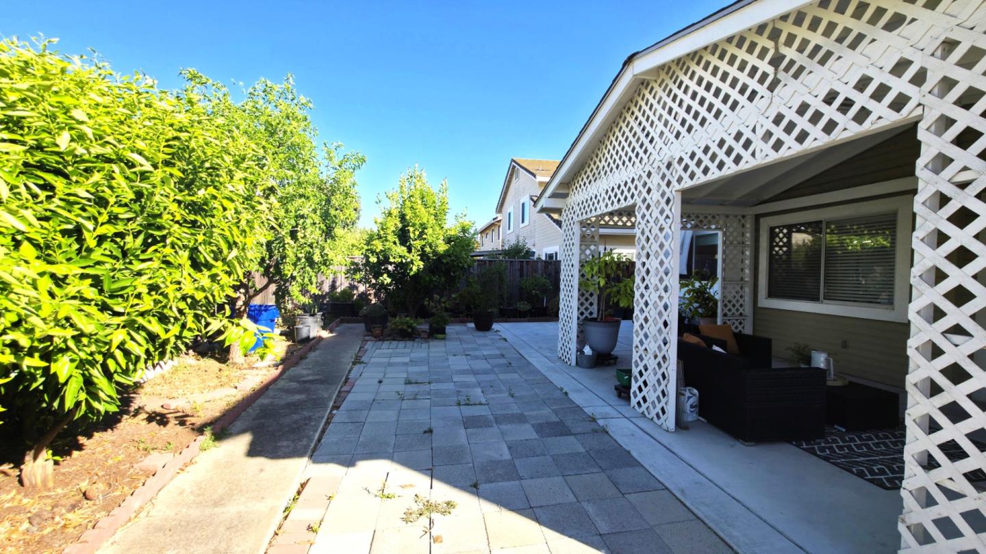 1916 Ridgemont DR