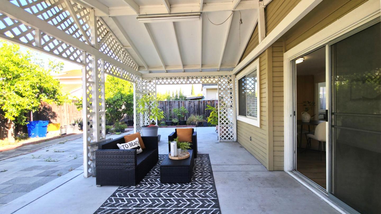 1916 Ridgemont DR