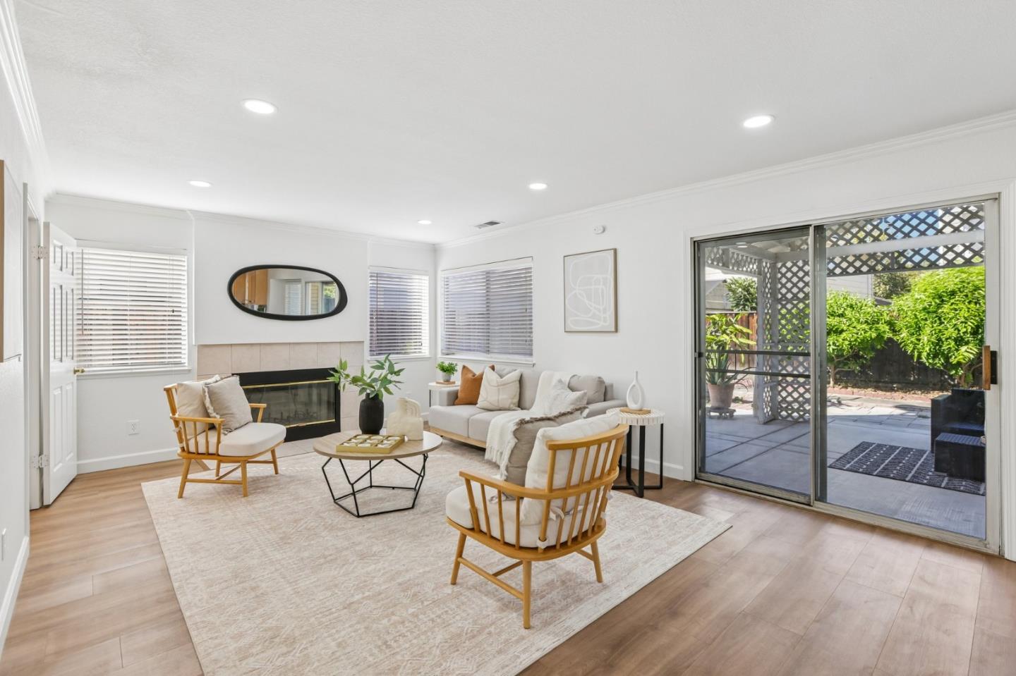 1916 Ridgemont DR